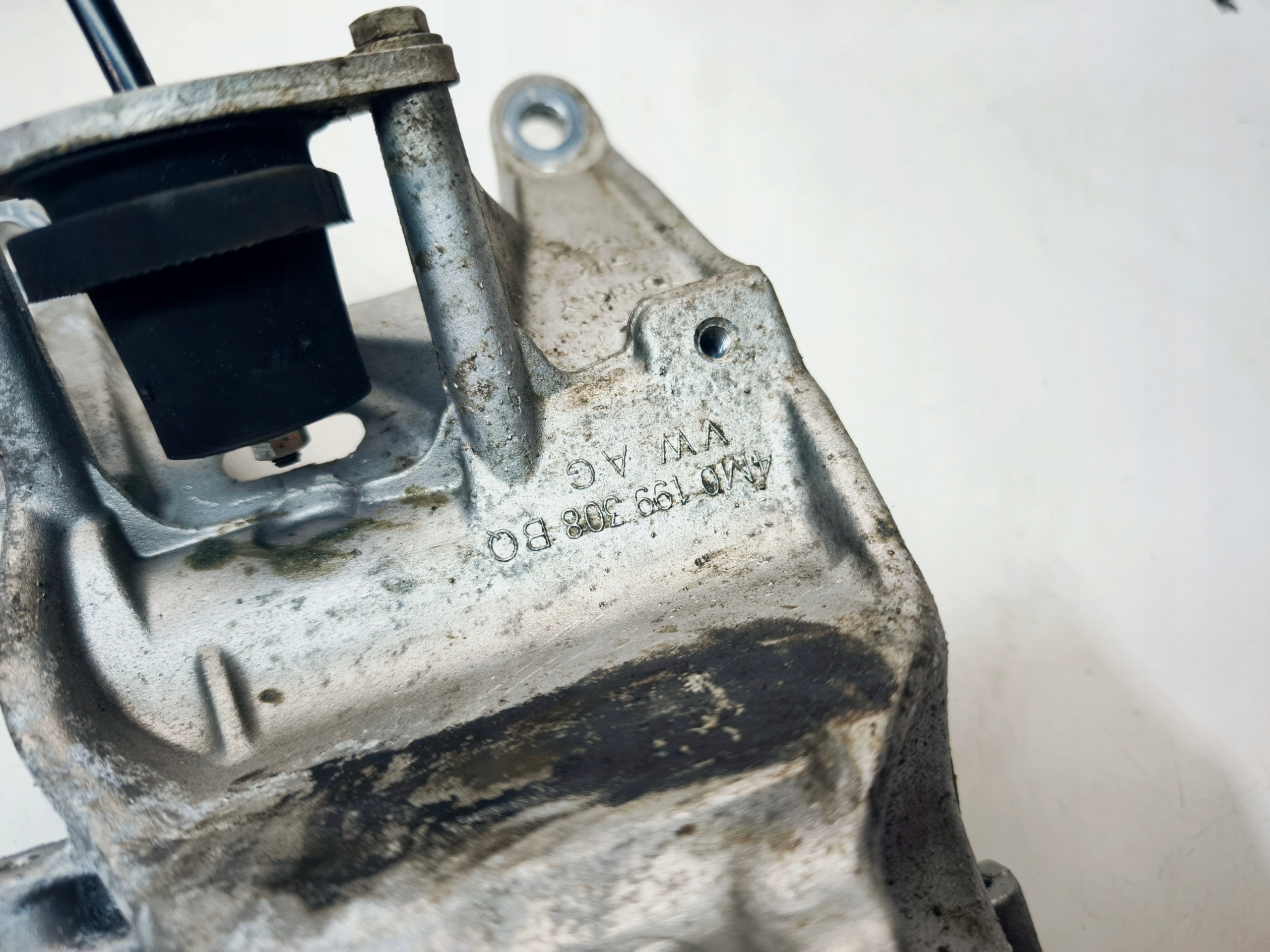 holder engine mount right AUDI A4 B9 A5 8W 2.0 TDI 4M0199308BQ
