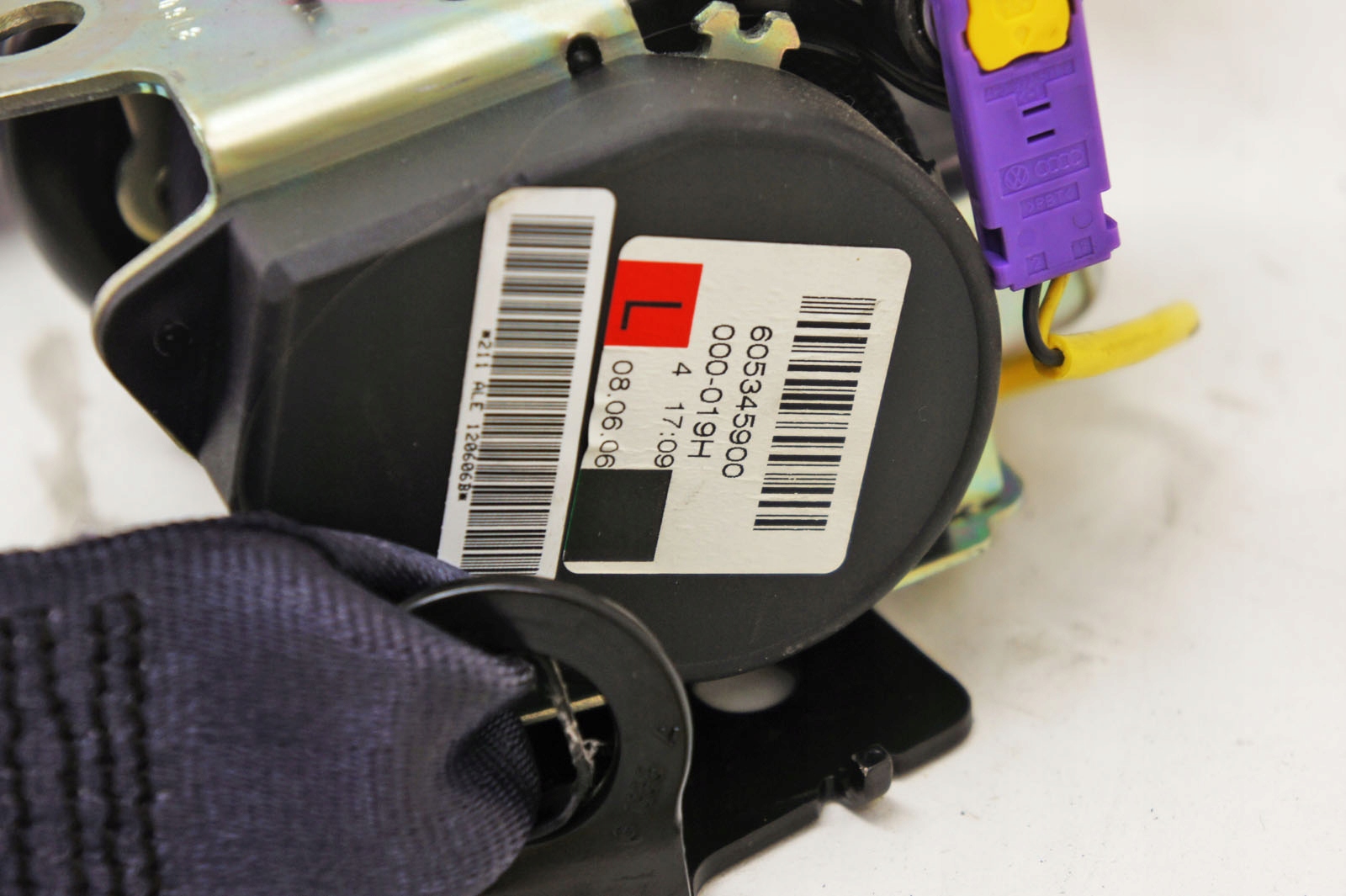 IR213 Bentley FLYING SPUR и ремень левый зад