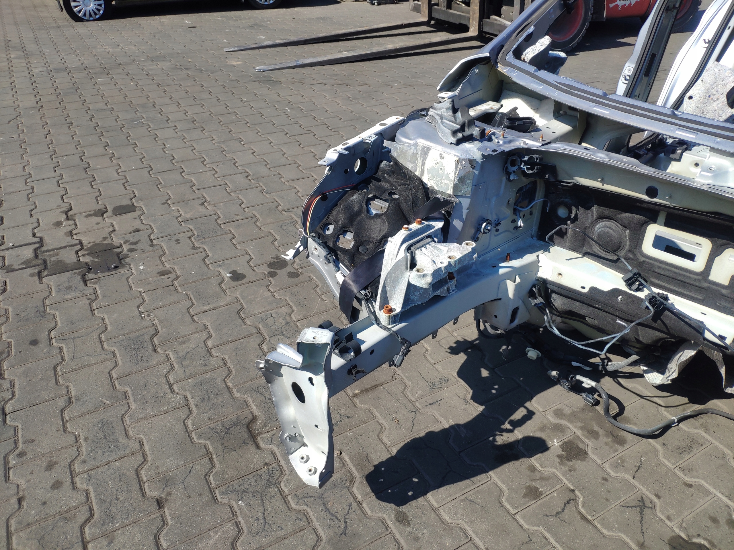 PEUGEOT 308 II T9 front body quarter right