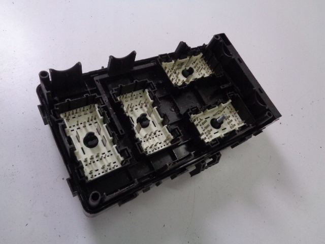 SKRZYNKA BEZPIECZNIKÓW JEEP WRANGLER JL 2018- Producent części Jeep OE