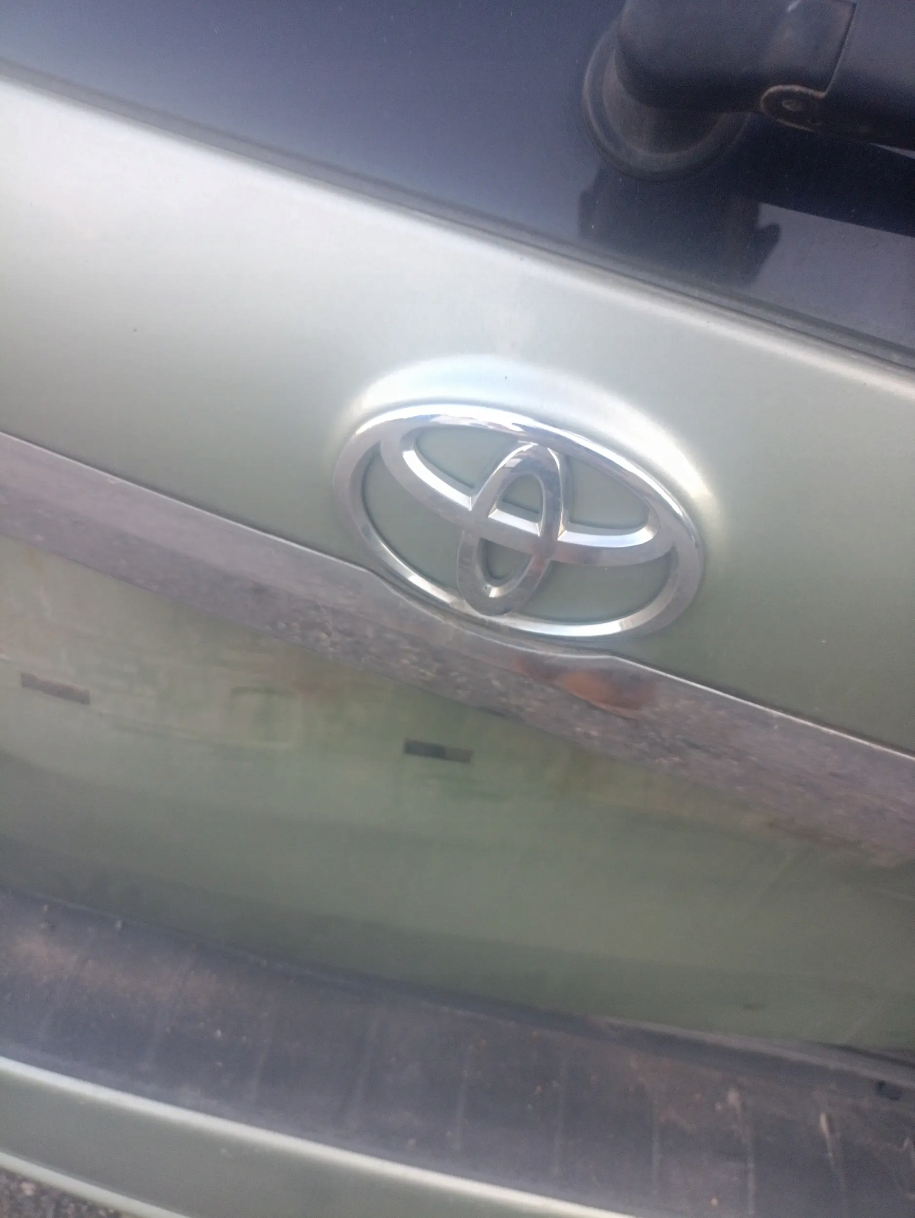 ZNACZEK KLAPY TYŁ TOYOTA SIENNA 06-10r LIMITED