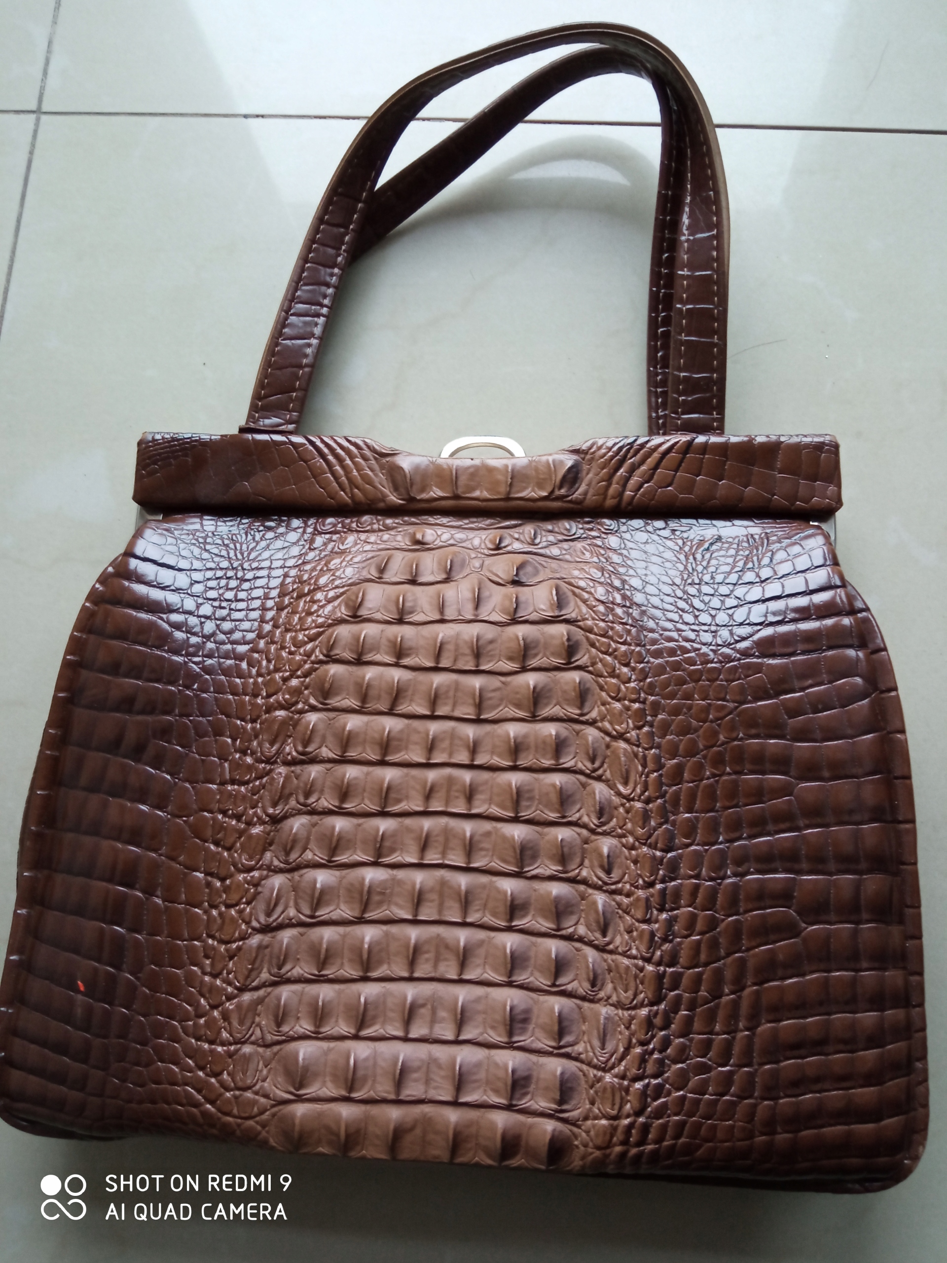 Kuferek vintage skóra lakierowana kroko 27x 24 cm Wielkość mała (nie mieszcząca A4)