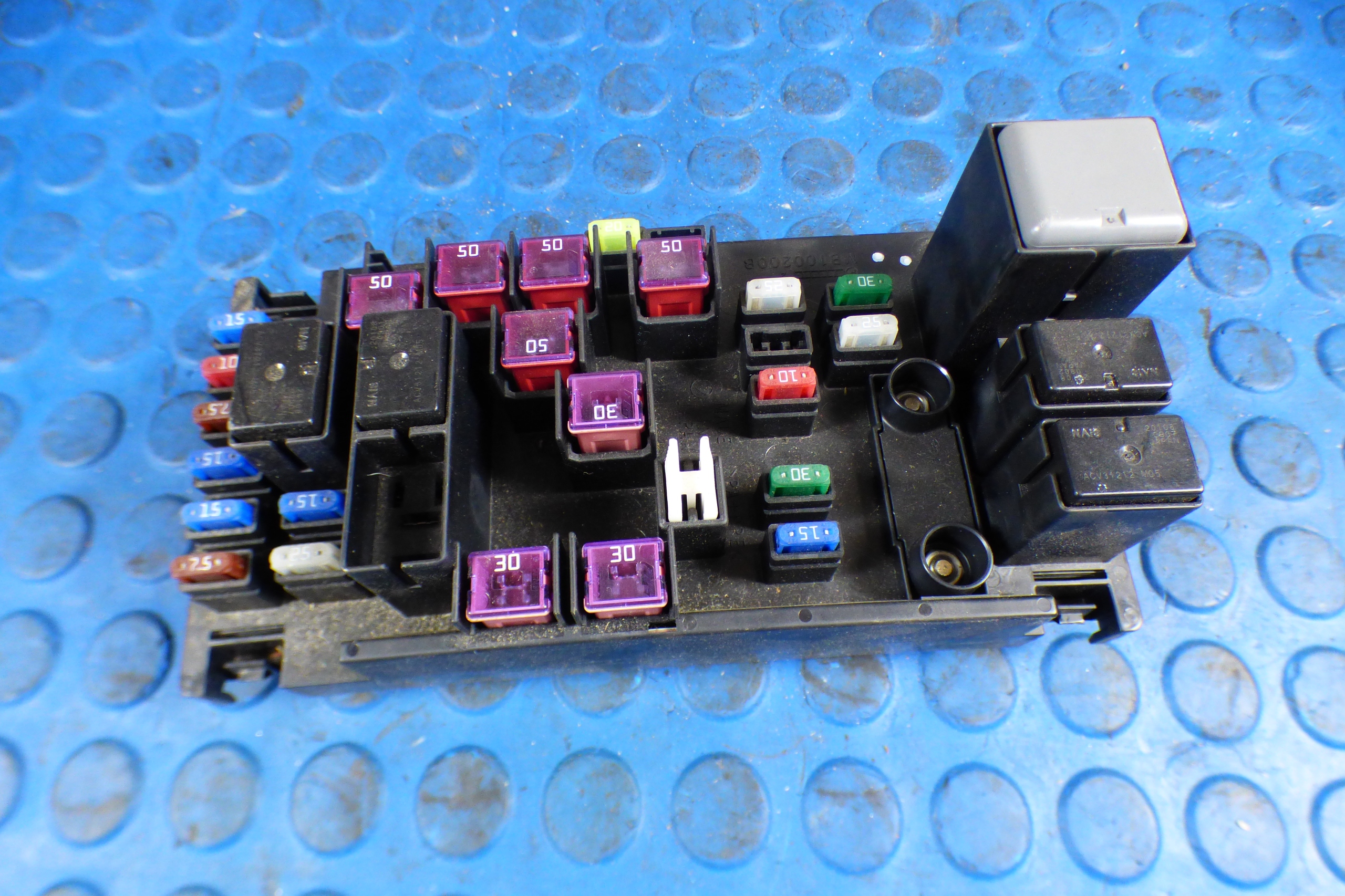 Module fusibles 82241SC070 stBDB SUBARU FORESTER III
