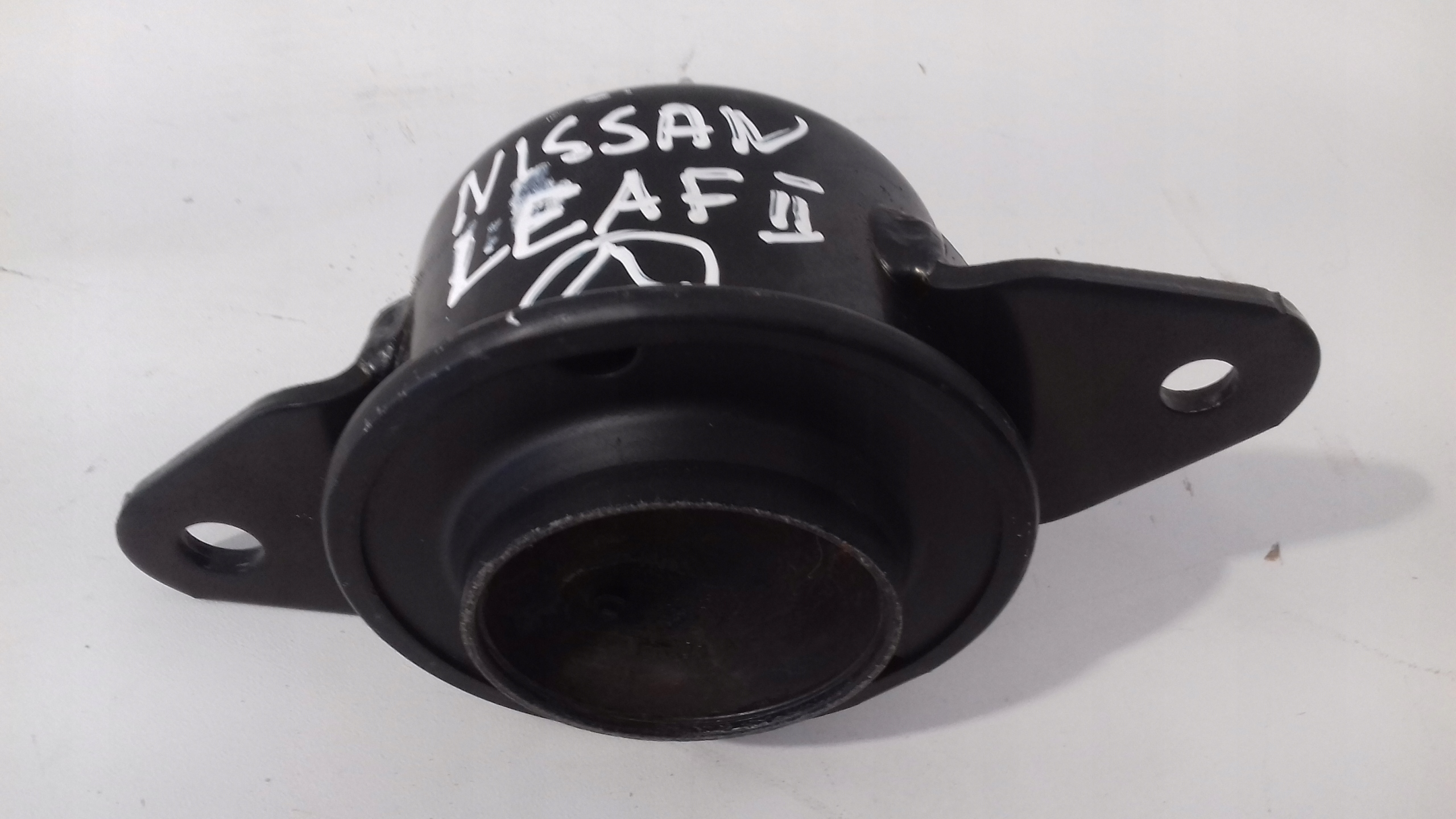 NISSAN LEAF II engine mount holder