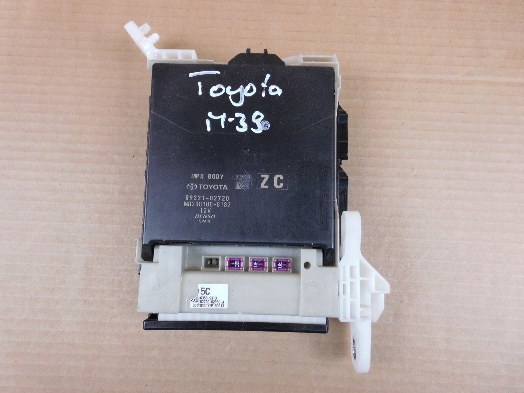 Toyota Corolla E21 1.8 HYBRID module control unit komfortu 82730-02P80-A