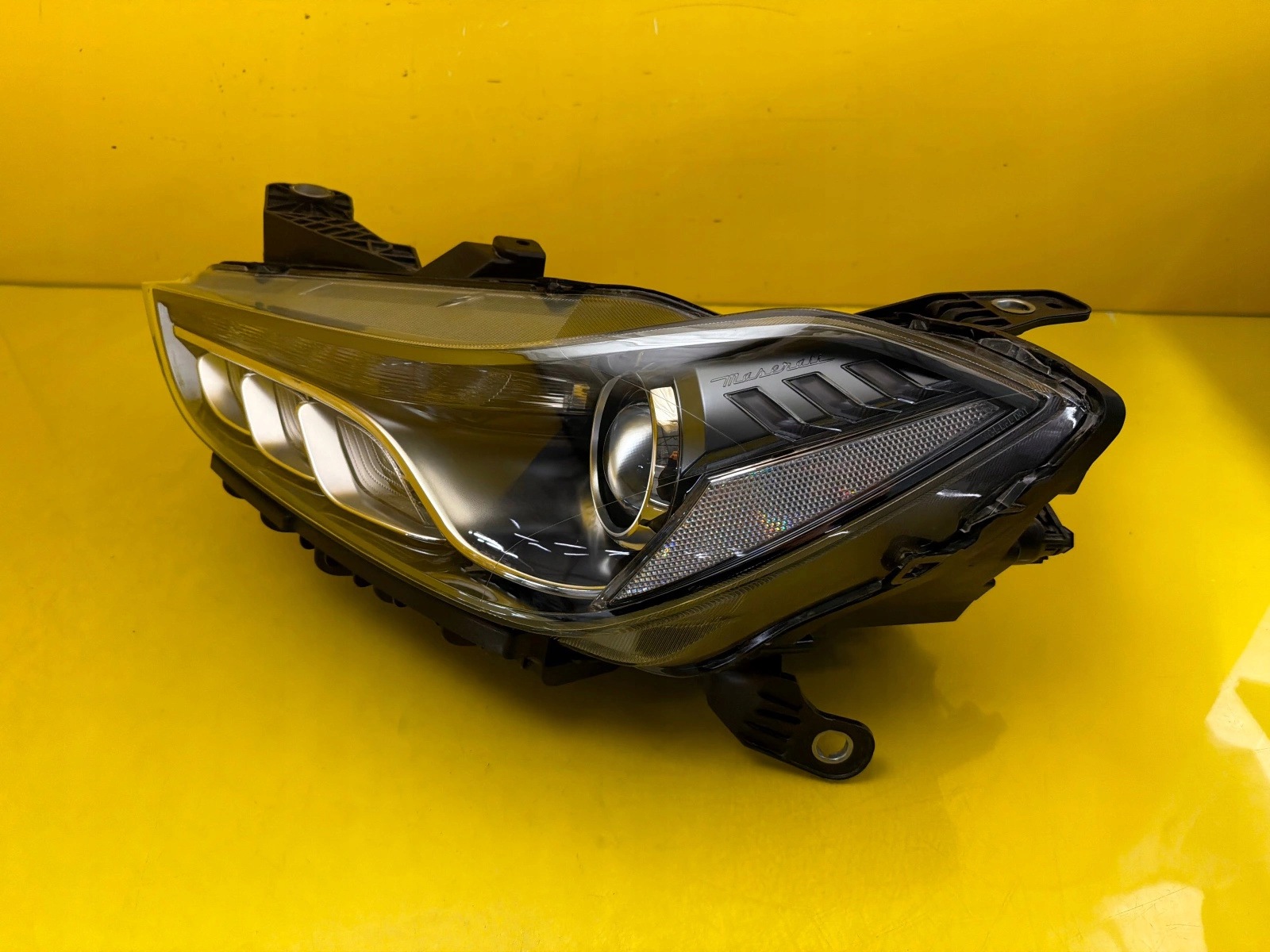 light left Maserati Ghibli M157 2013-2017 Bi-Xenon positioning 06701062640