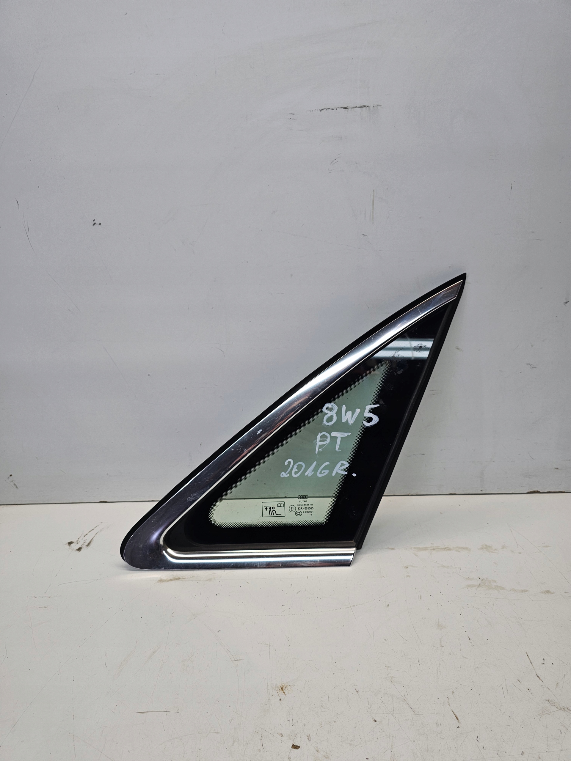 window bodywork right rear part AUDI A4 B9 sedan 8W5845298D 2016R