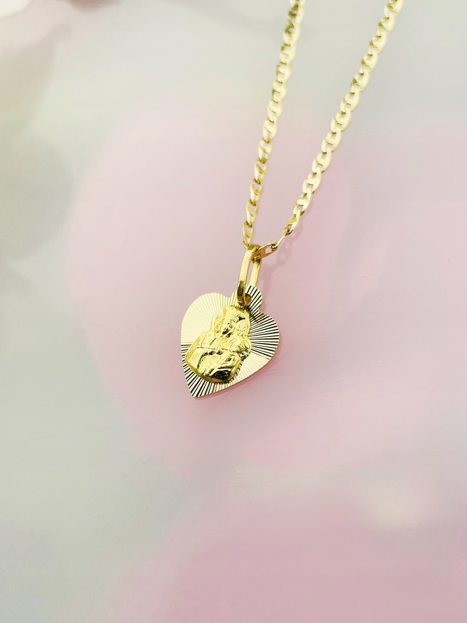 Zlatý Medailonek Přívěsek srdce Panna Maria Čenstochovská Křest Svaté Přijímání