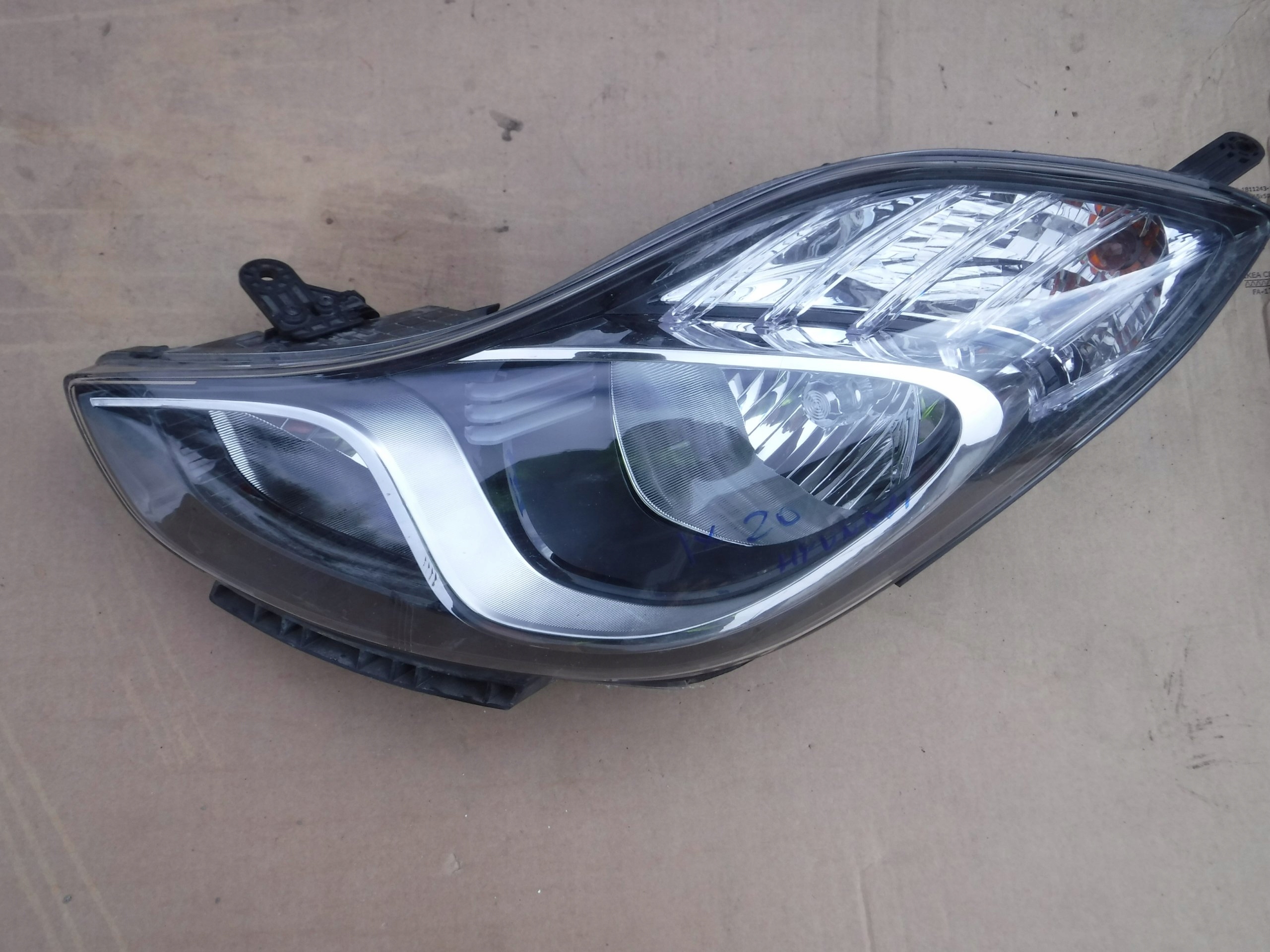 ФАРА ЛЕВА ПЕРЕДНЯЯ ПЕРЕД HYUNDAI Ix20 ЕВРОПА