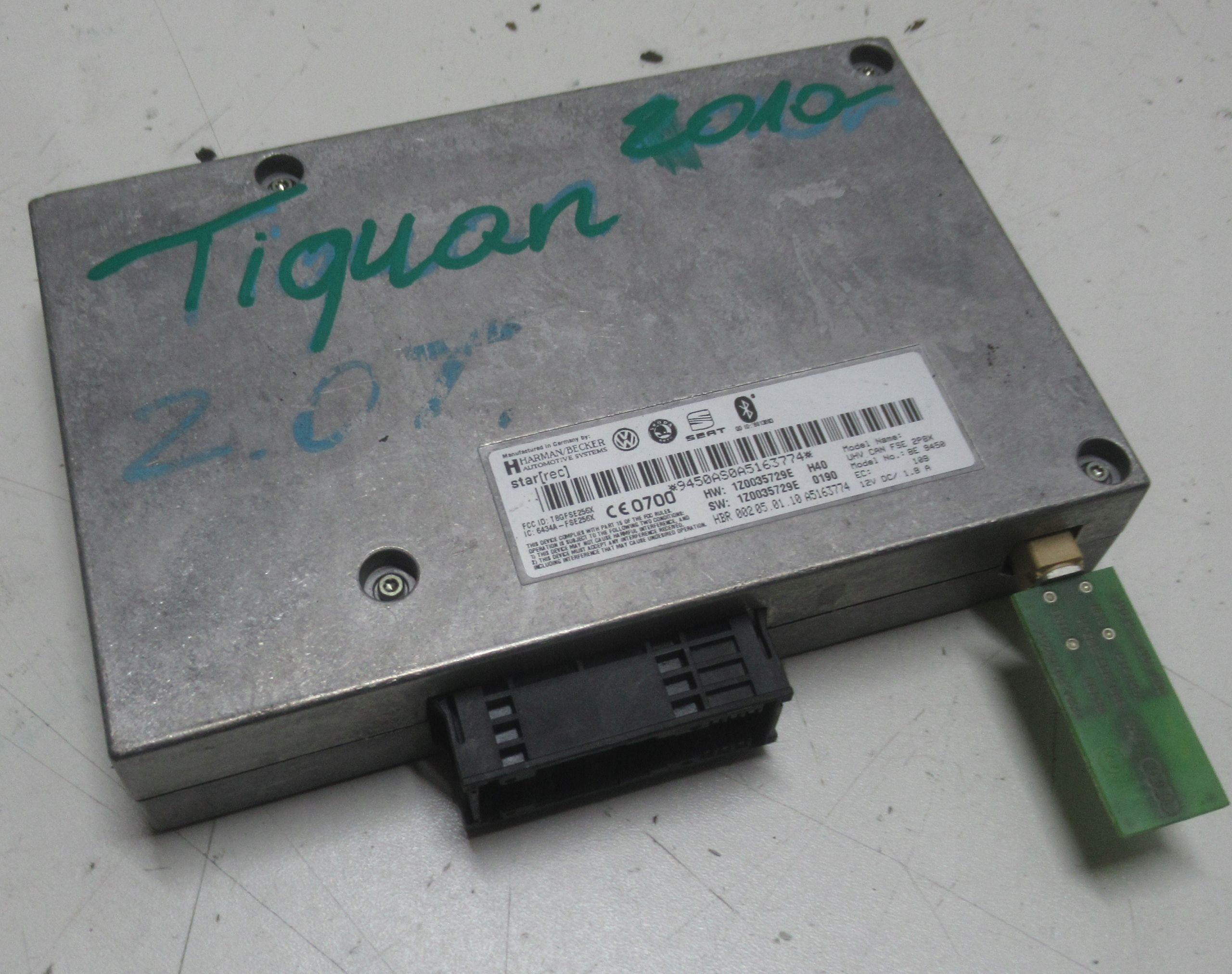 VW TIGUAN 2.0 TFSI 2010R module BLUETOOTH 1Z0035729E