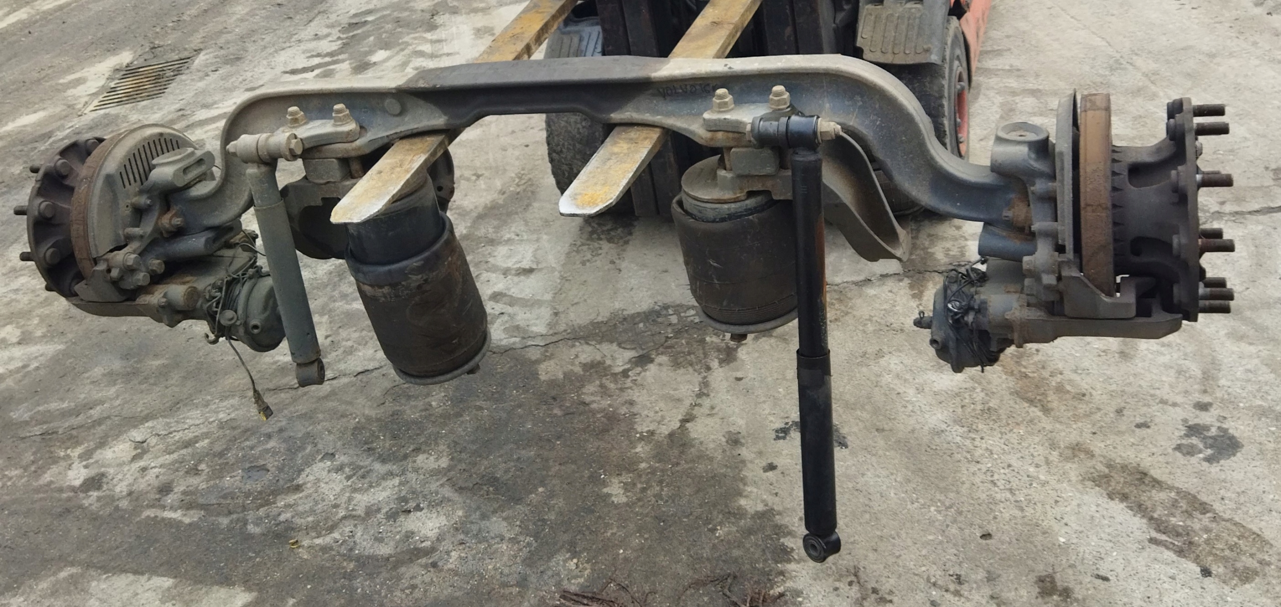 BELKA OŚ WLECZONA 21521277 VOLVO FH 2016 R EURO 6