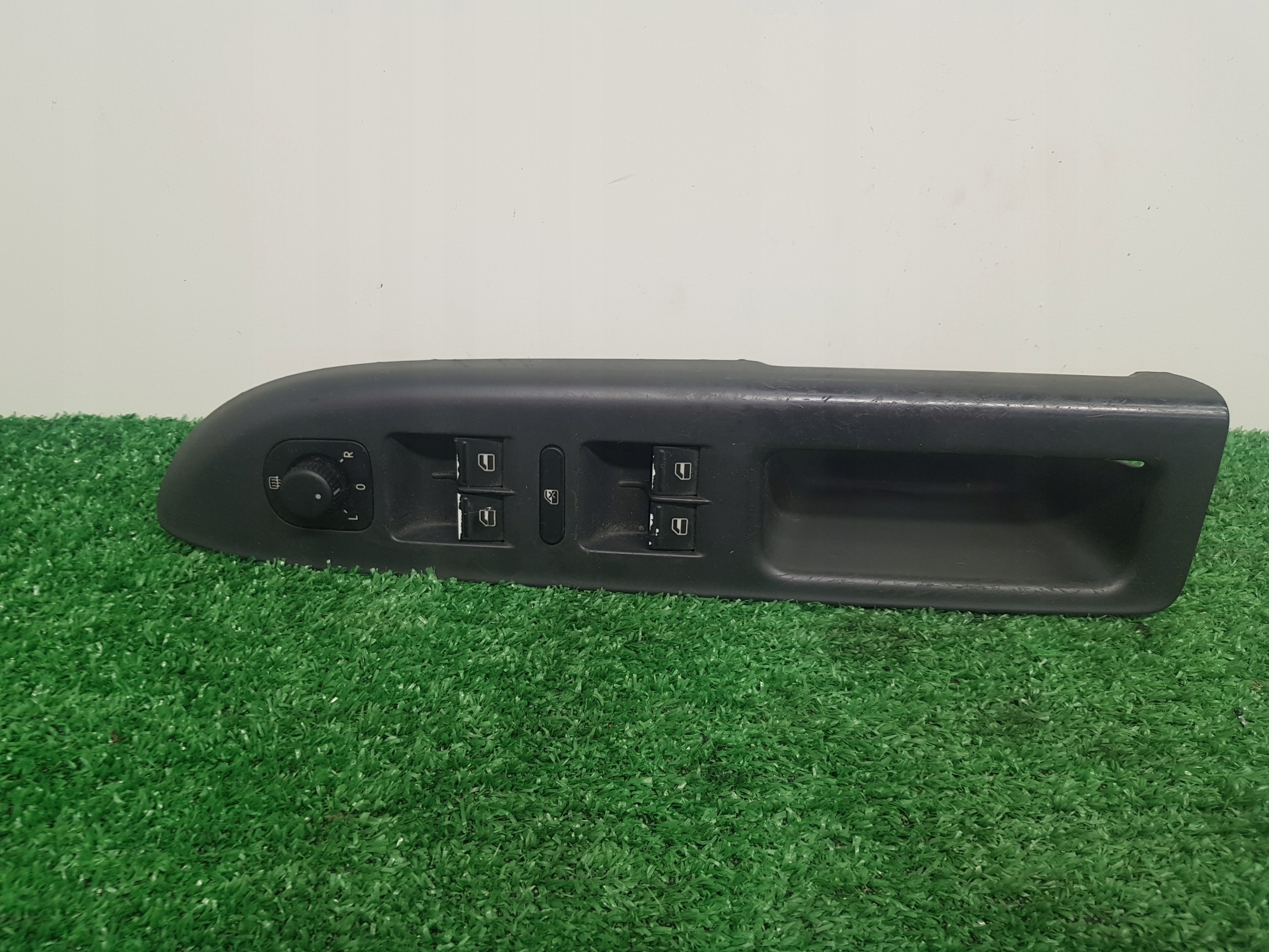 control panel of the window driver´s VOLKSWAGEN GOLF 5 plus 1K4959857 5M1867371B