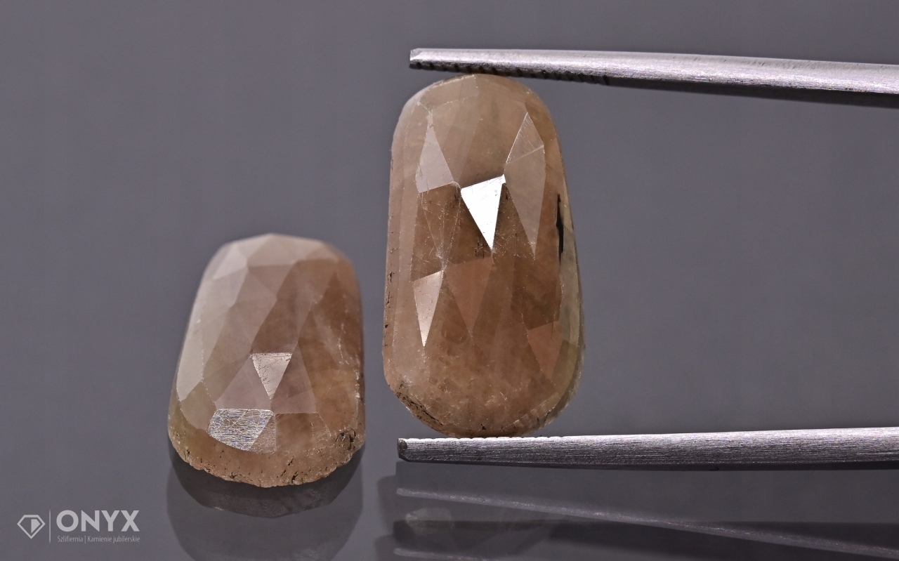 Safír fasetovaná rozeta Para nepravidelná 17,5x9,