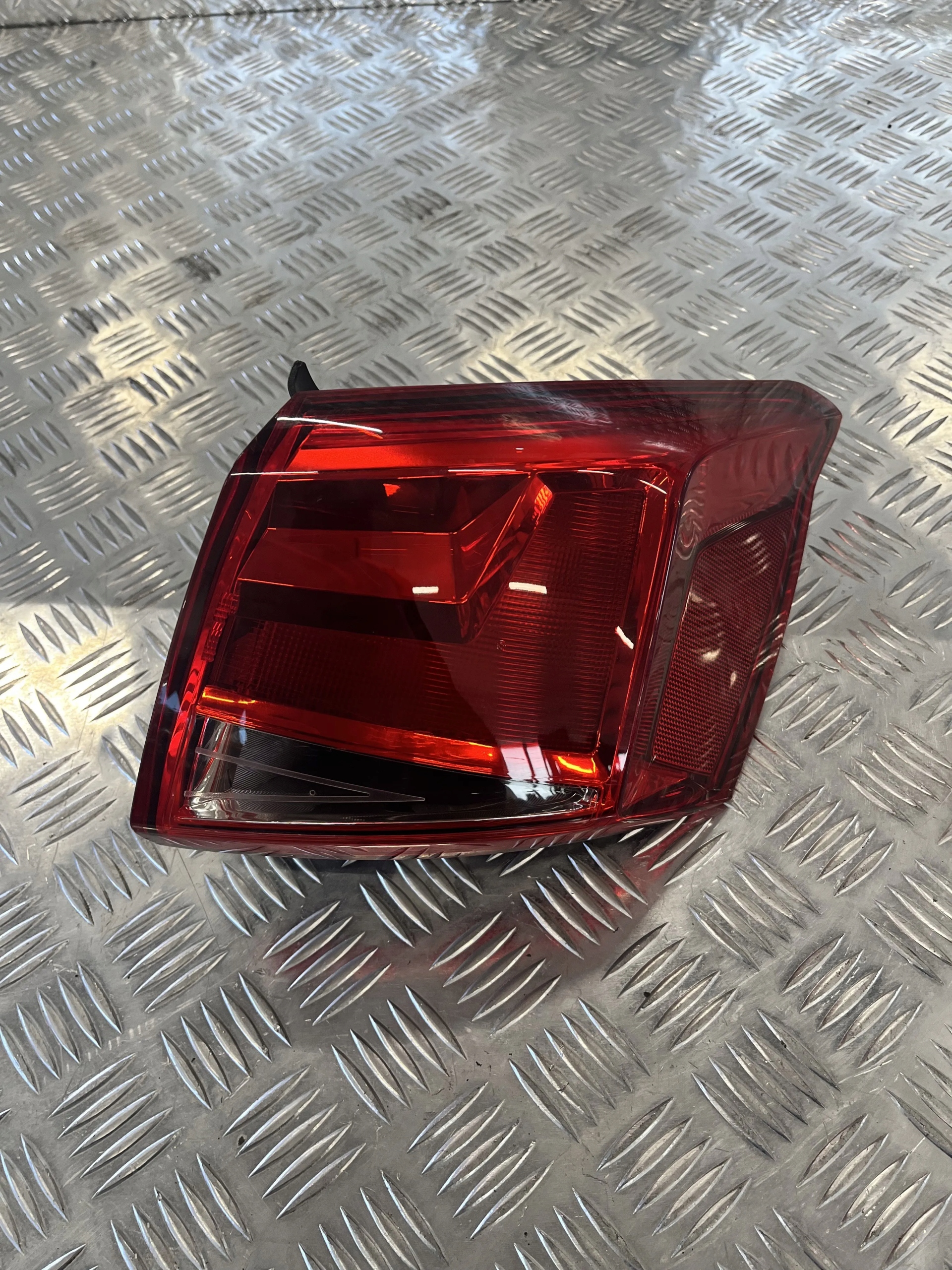 LAMPA TYŁ PRAWA SEAT ARONA 17- 6F9945096B