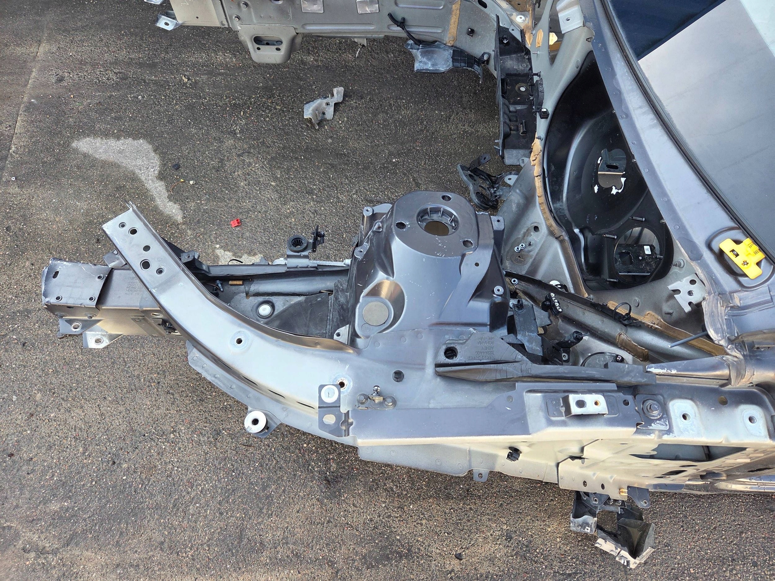 Volvo XC60 II quarter front left