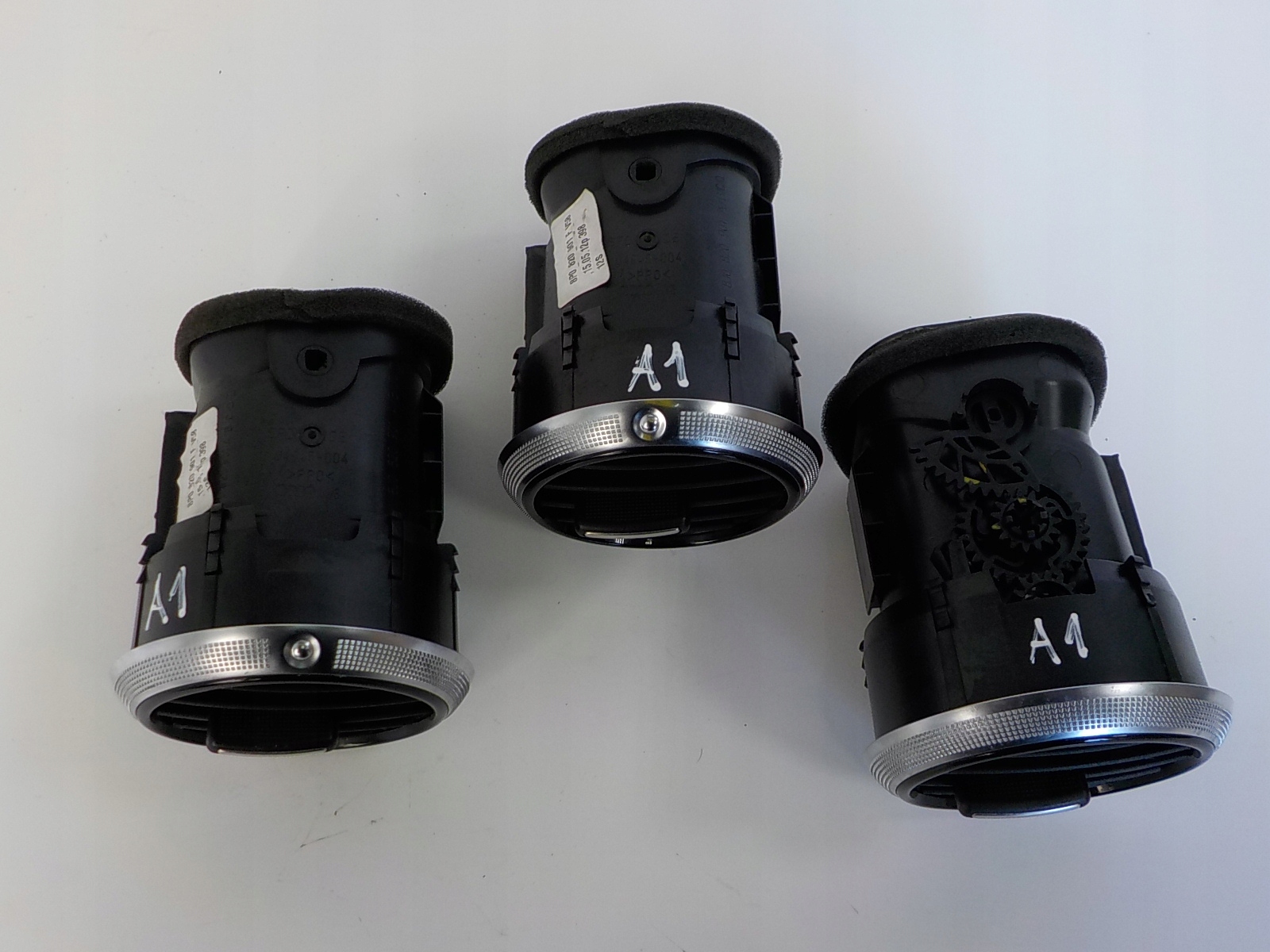 AUDI A3 II 8P KRATKA NAWIEWU 8P0820901F Producent części Audi