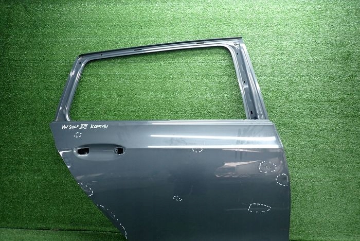 VW GOLF VIII 8 KOMBI door right rear. rear part