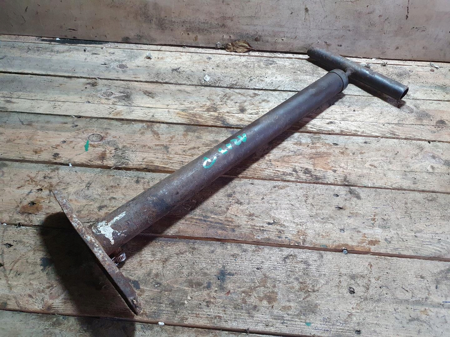 POMPKA SAMOCHODOWA RĘCZNA ORYGINAŁ PRL FIAT SKODA