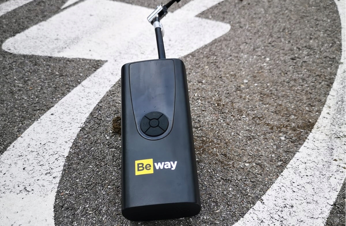 POMPKA ELEKTRYCZNA NAJMOCNIEJSZA 9000 mAh 150psi BEWAY DO ROWERU ROWEROWA Waga 600 g