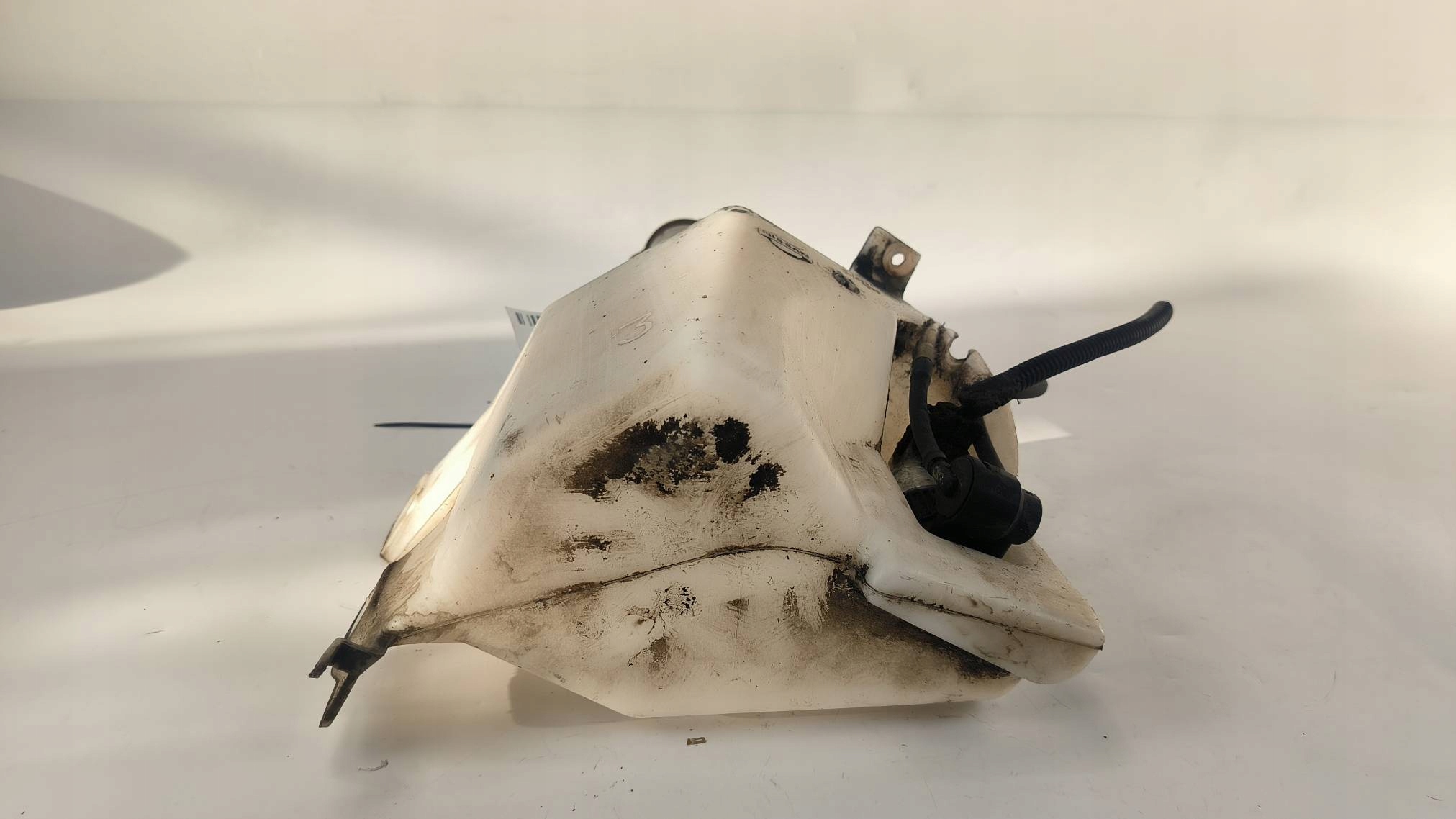 washer fluid tank NISSAN ALMERA