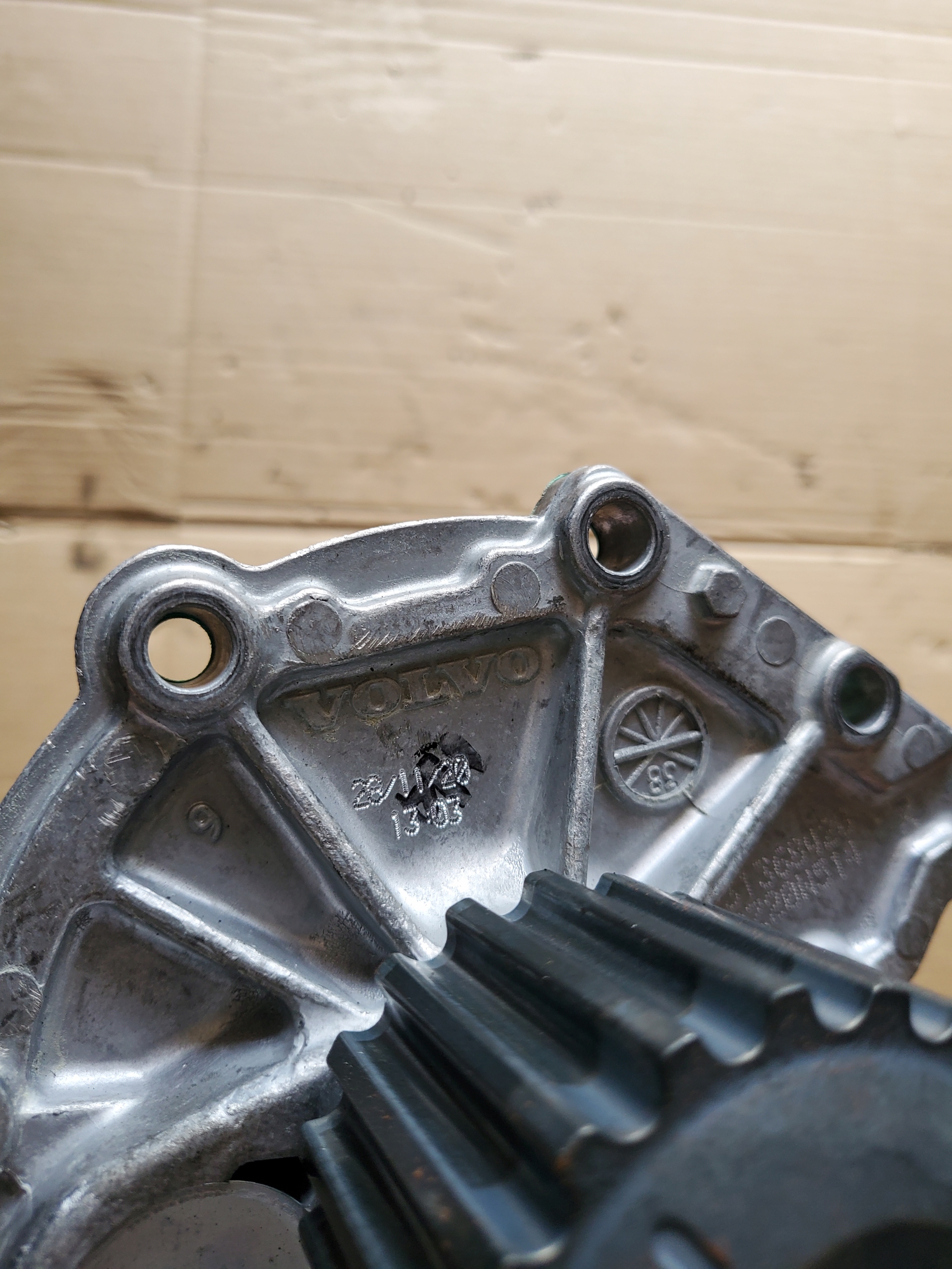 water pump VOLVO XC90 II 31368420