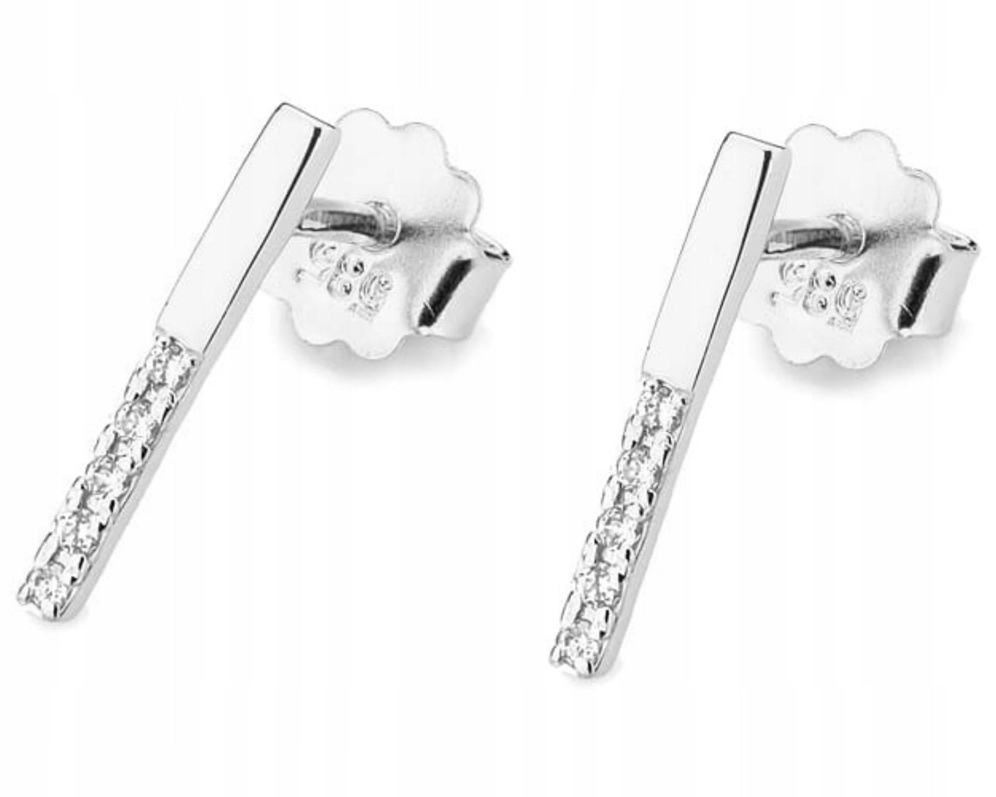 Náušnice z bílého zlata s brilianty a čárkami na tyčince