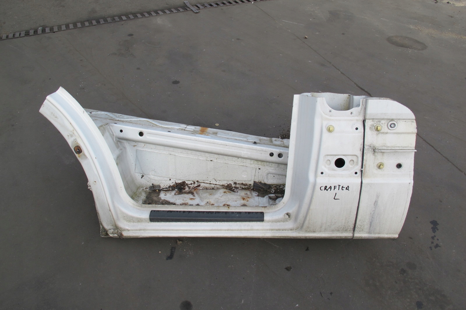 VW VOLKSWAGEN CRAFTER and 2E threshold pillar left front quarter