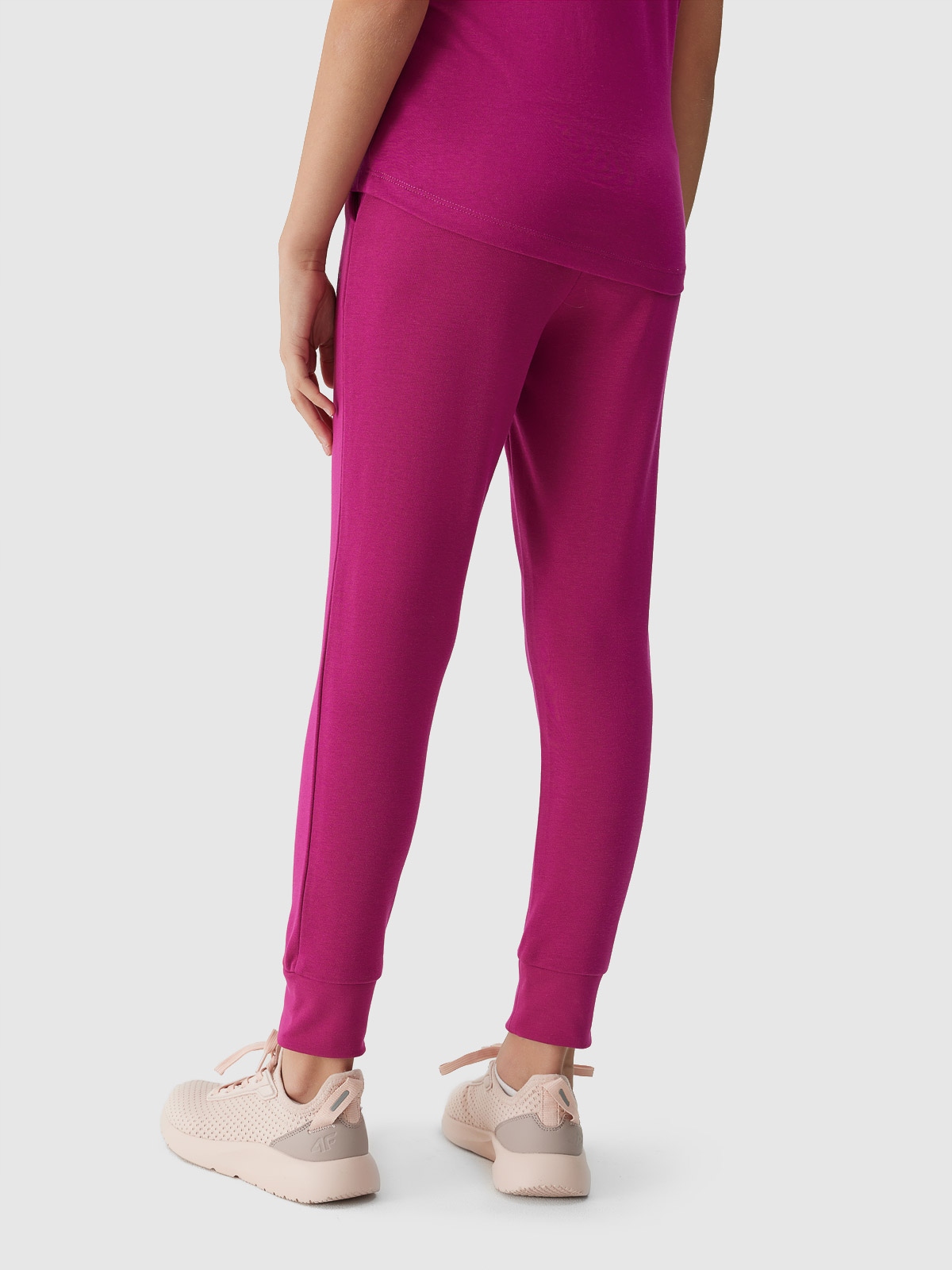 4F SPODNIE DRESOWE JOGGERY DZIEWCZĘCE SPORTOWE DZIECIĘCE Kod producenta 4FJAW23TTROF421