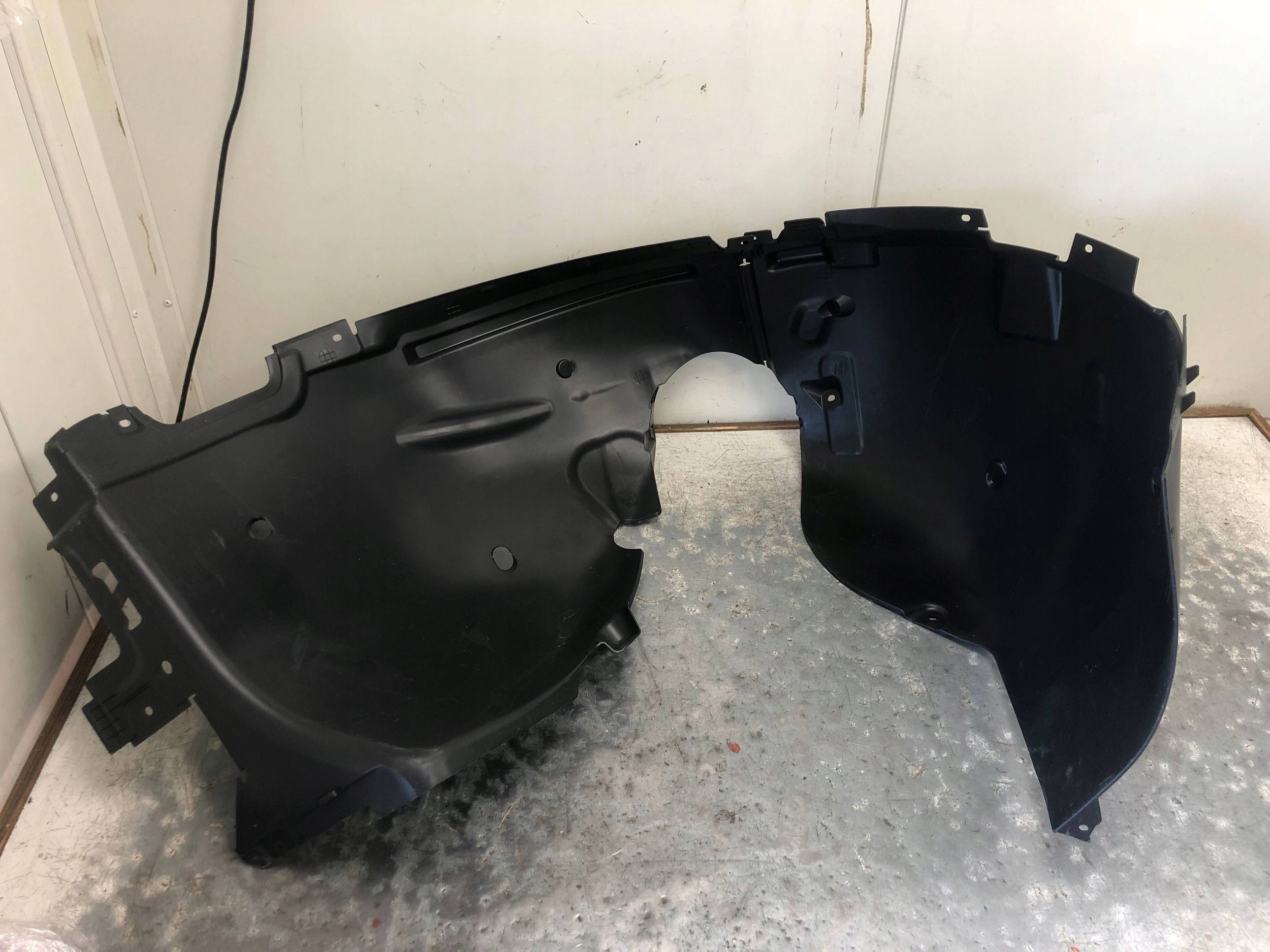 mudguard right front AUDI Q2 81M 81M821172