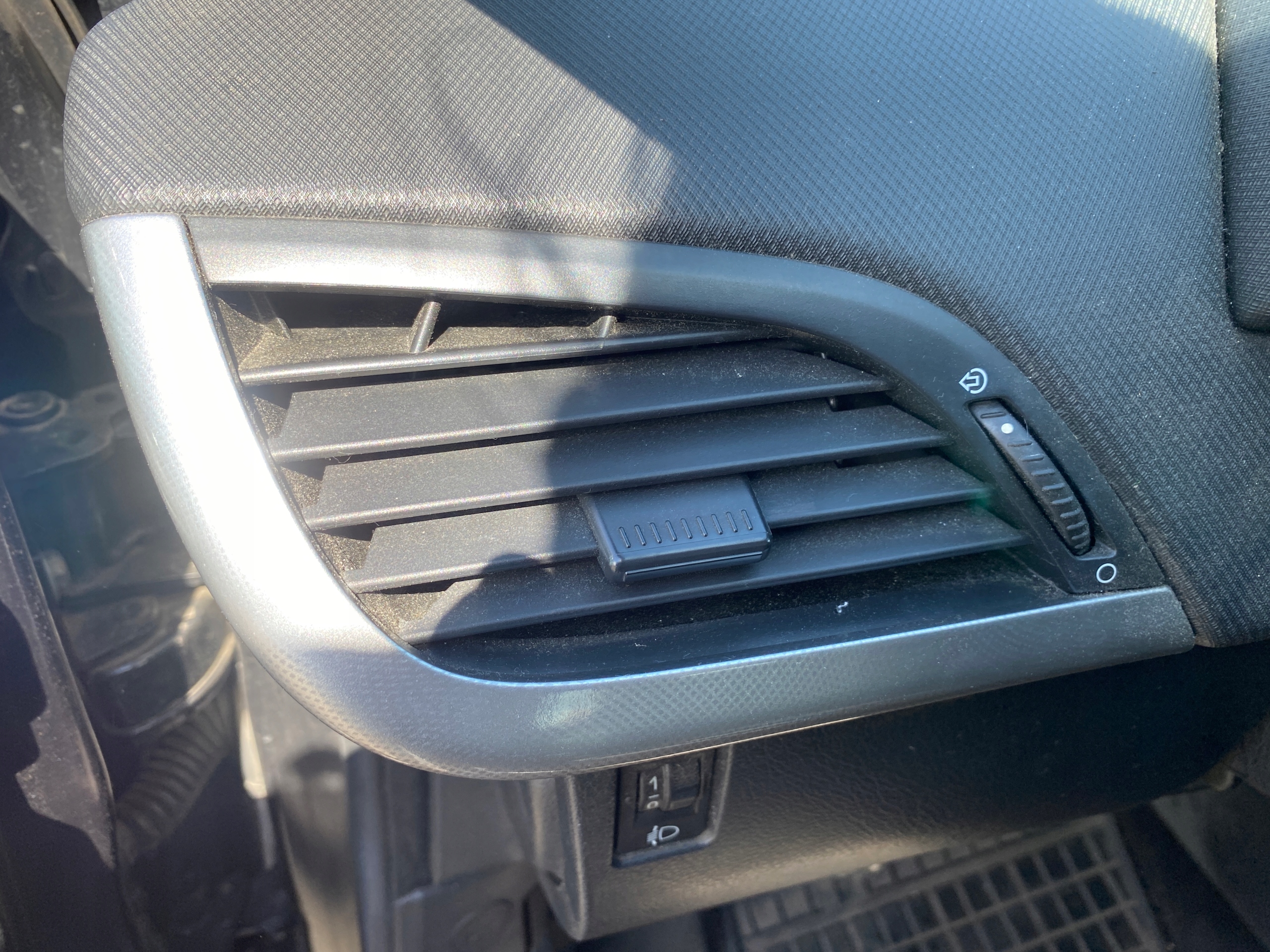 grid air conditioning devices air left driver´s Peugeot 207 06-15