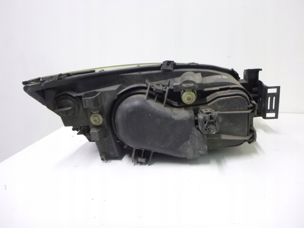 light front Ford Mondeo III 2002r.