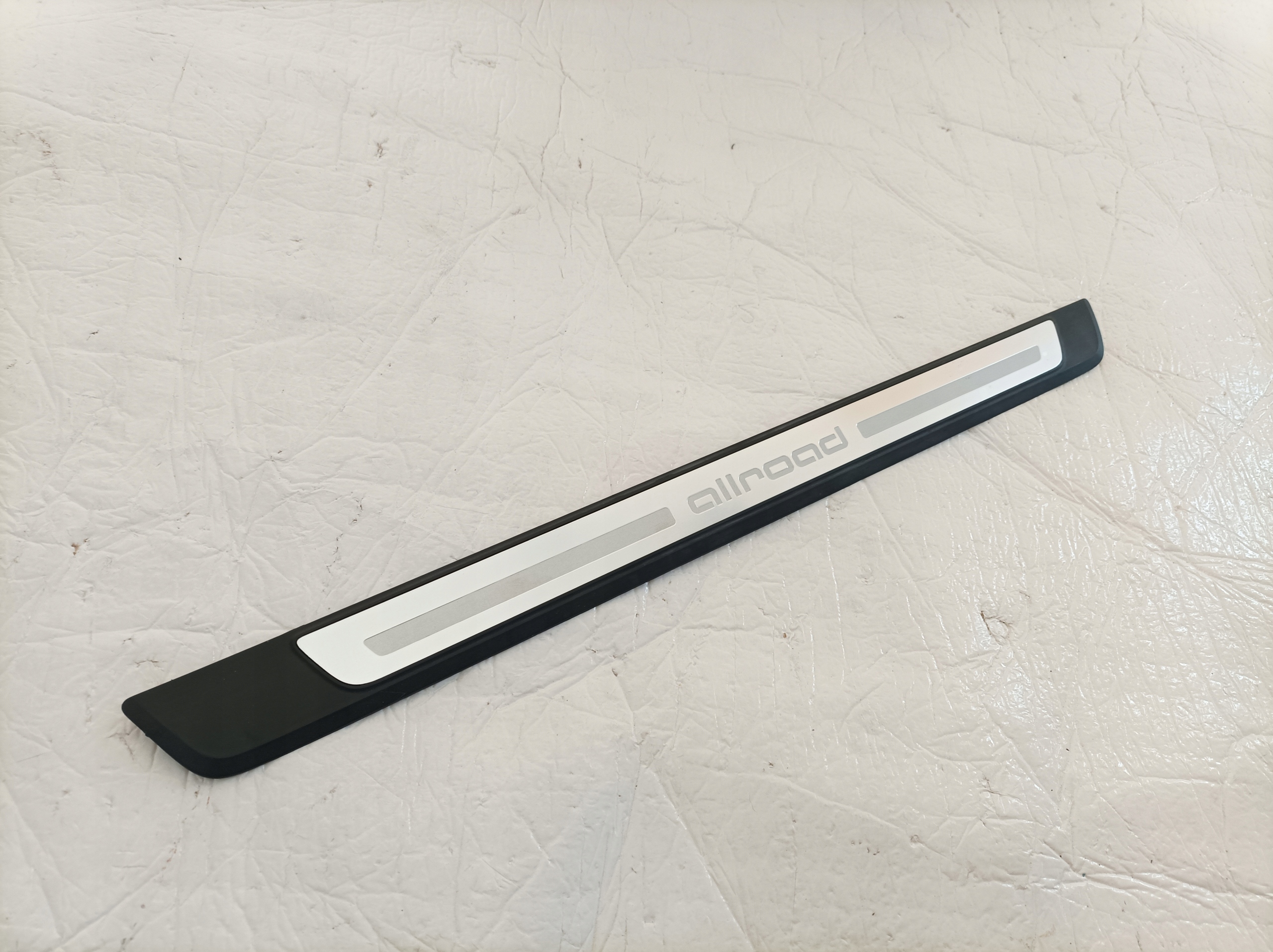 AUDI A4 B9 ALLROAD moulding threshold 8W0853374
