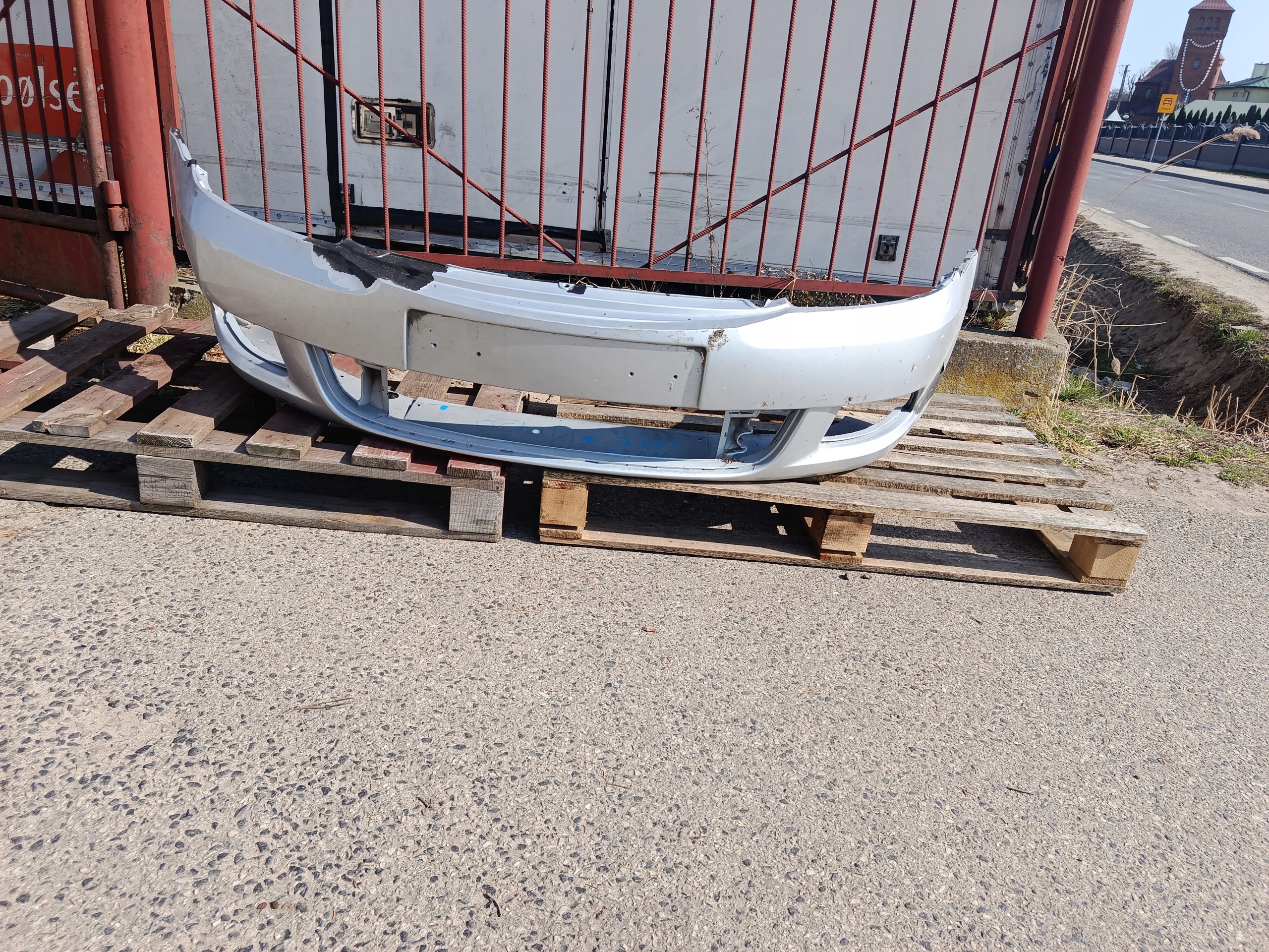 bumper front skoda octavia 2 lift 9156 la7w defekcik