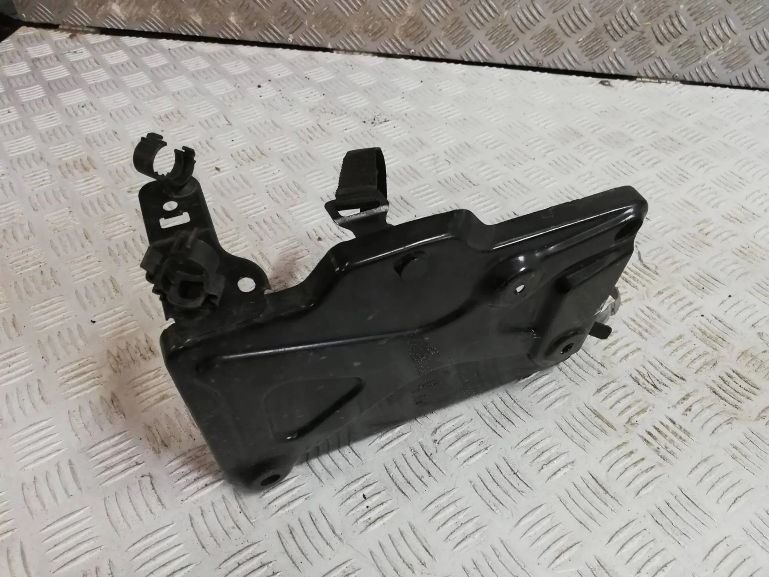 Jeep Renegade PODSTAWA AKUMULATORA Producent części Jeep OE