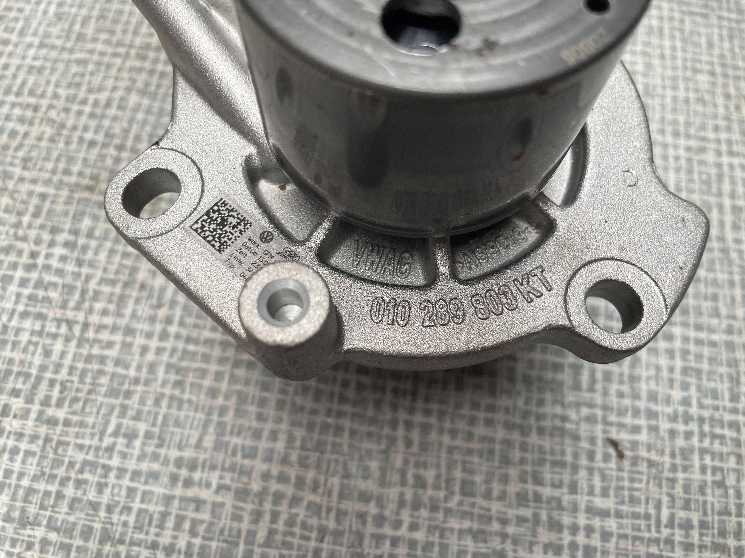 VOLKSWAGEN 2.0 TDI water pump 010289803 @M