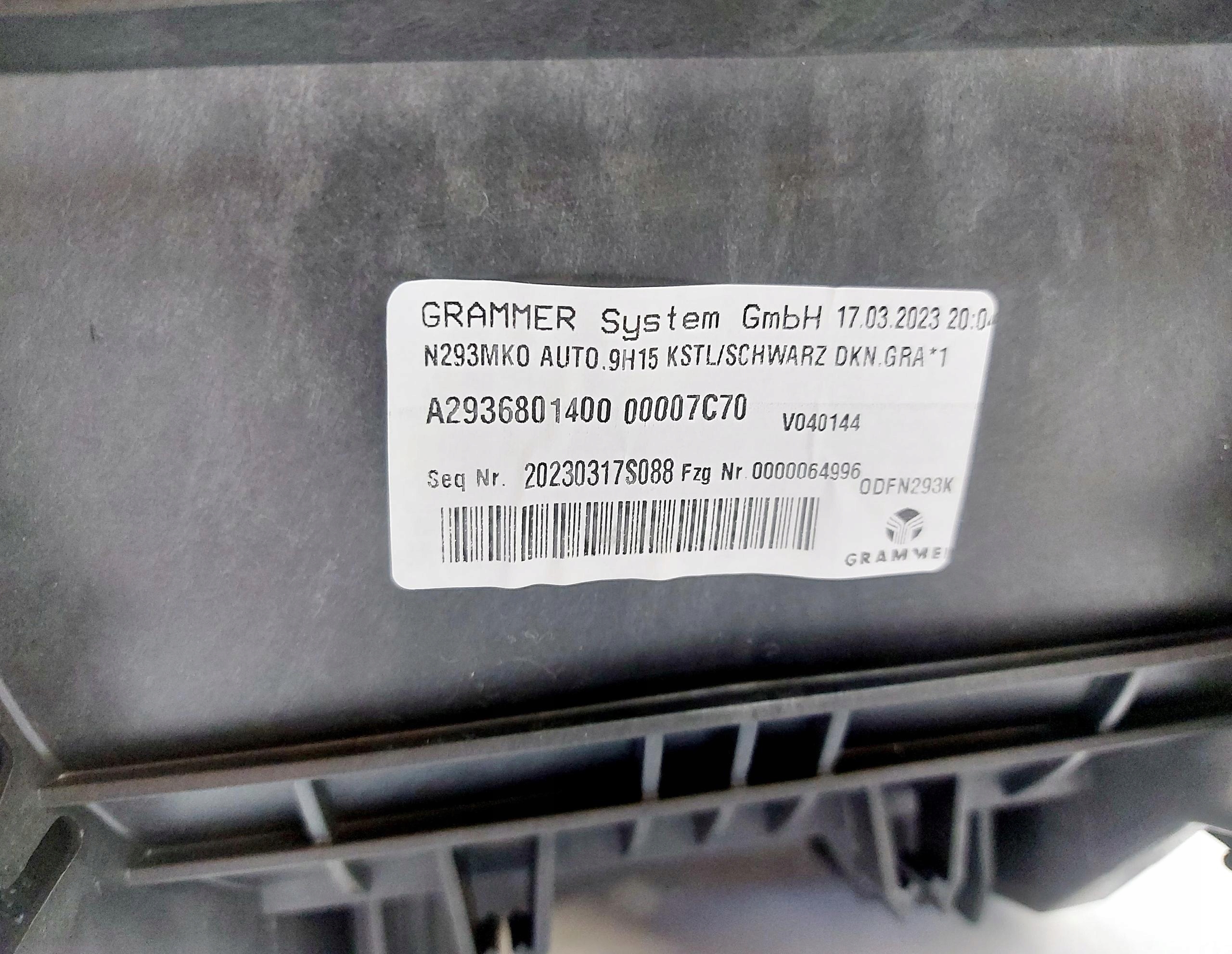 MERCEDES EQC N293 W293 23r. тунель середина подлокотник A2936801400