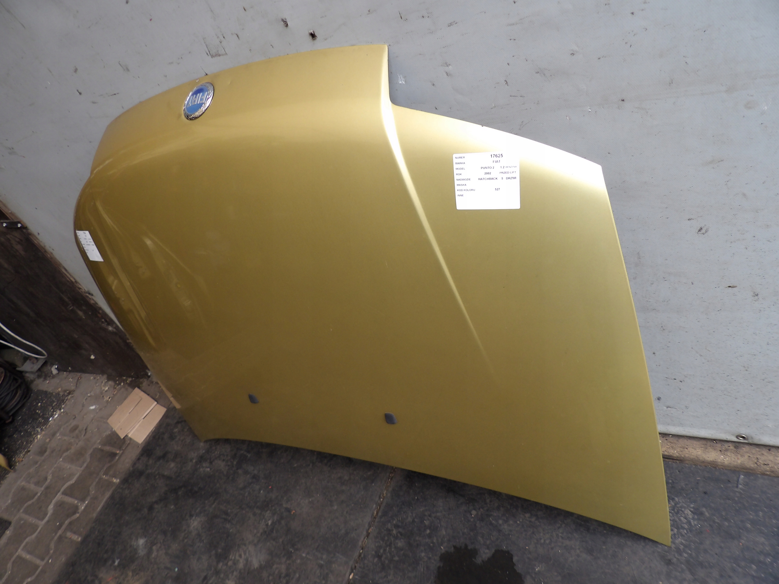 Fiat Punto II cofano lak. 527