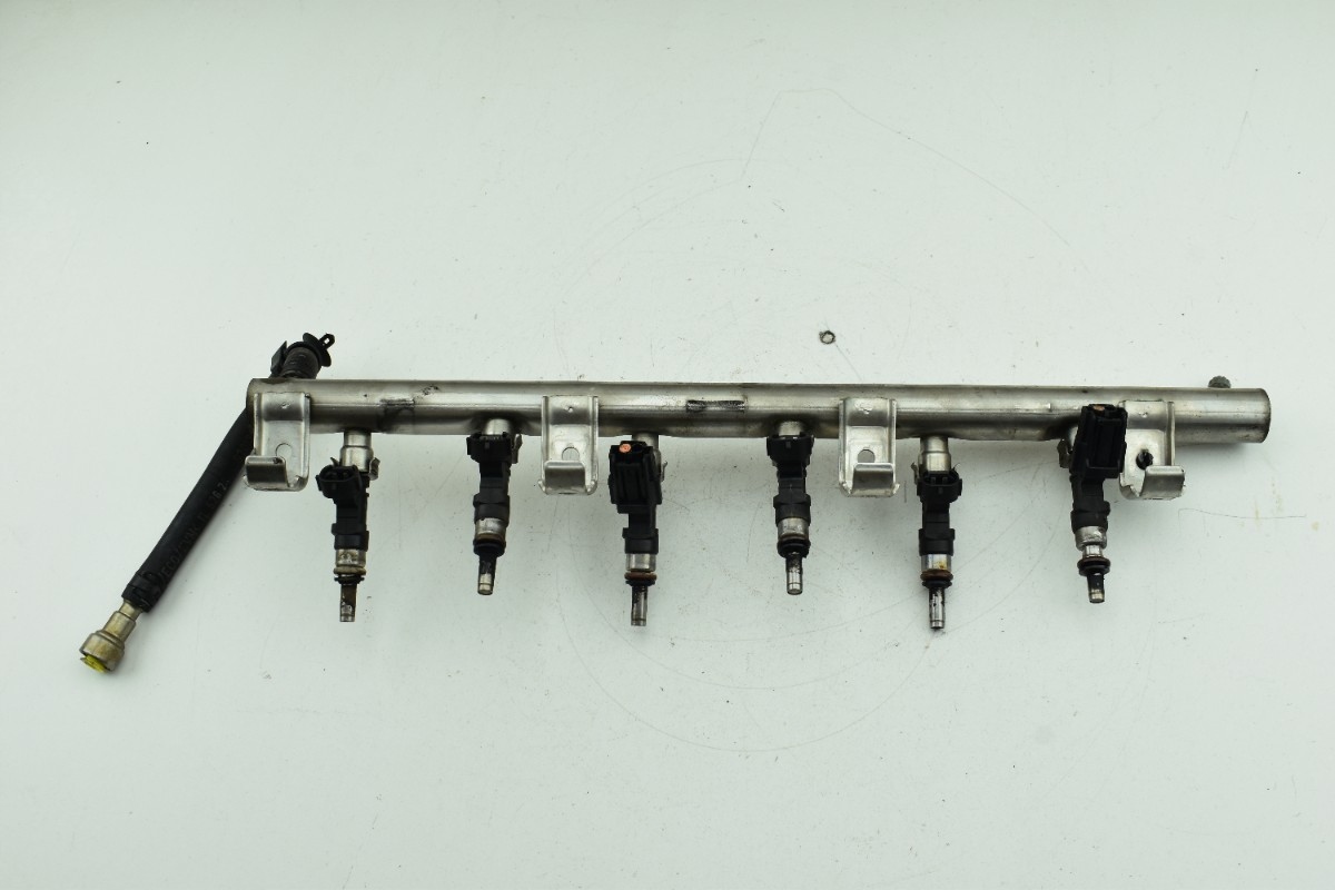 Rampe injection AUDI TT 3.2 V6 BUB 022133315AB 022906031l