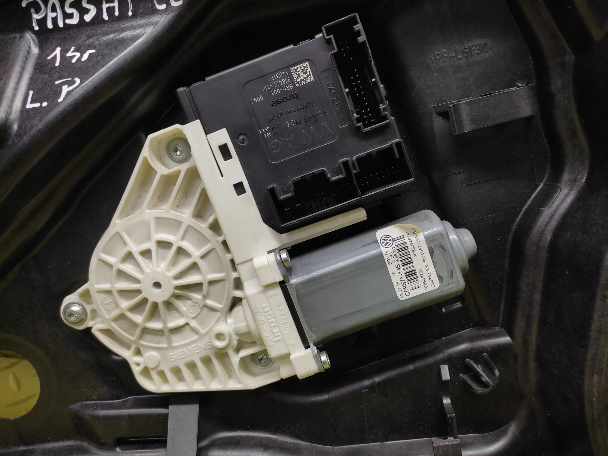 VW PASSAT CC window regulator left front