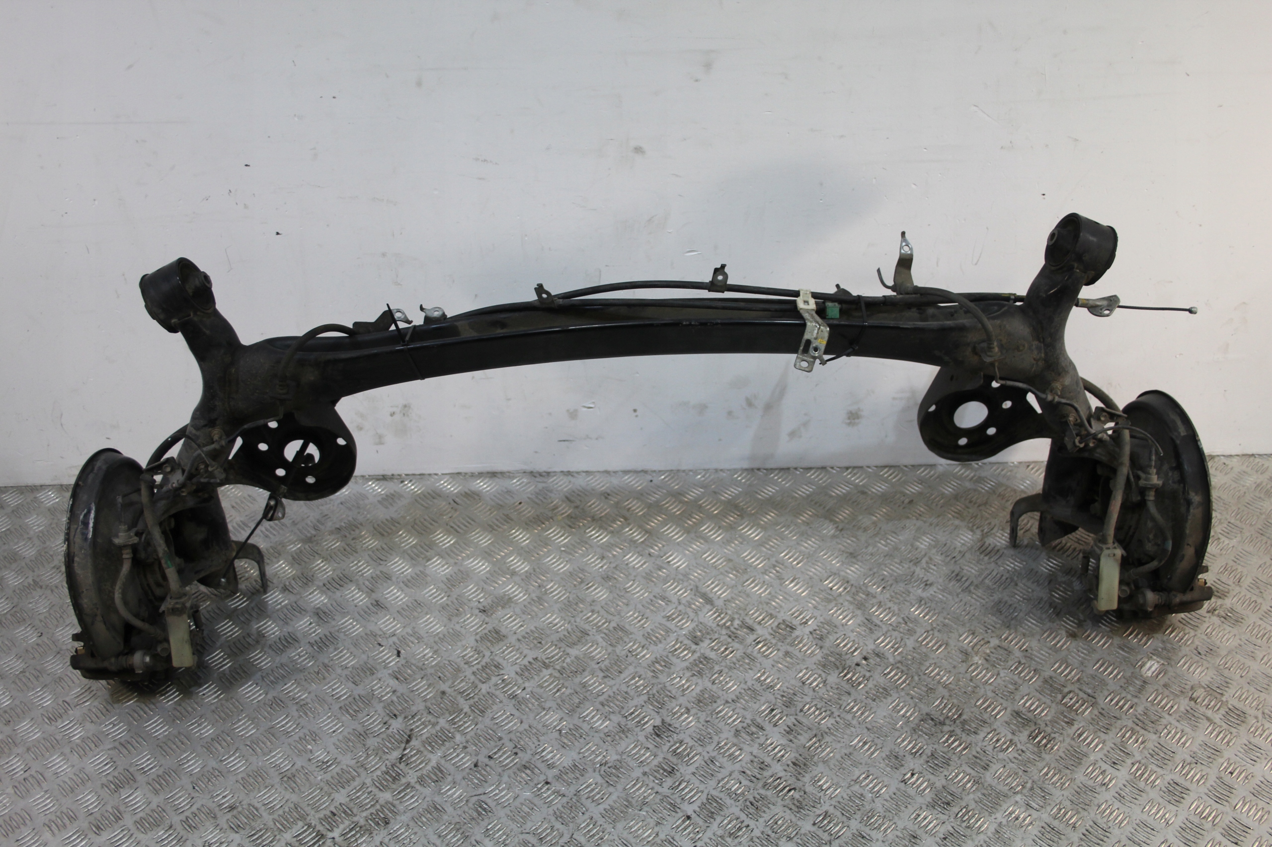 OŚ BELKA ZAWIESZENIE TYŁ TOYOTA URBAN CRUISER