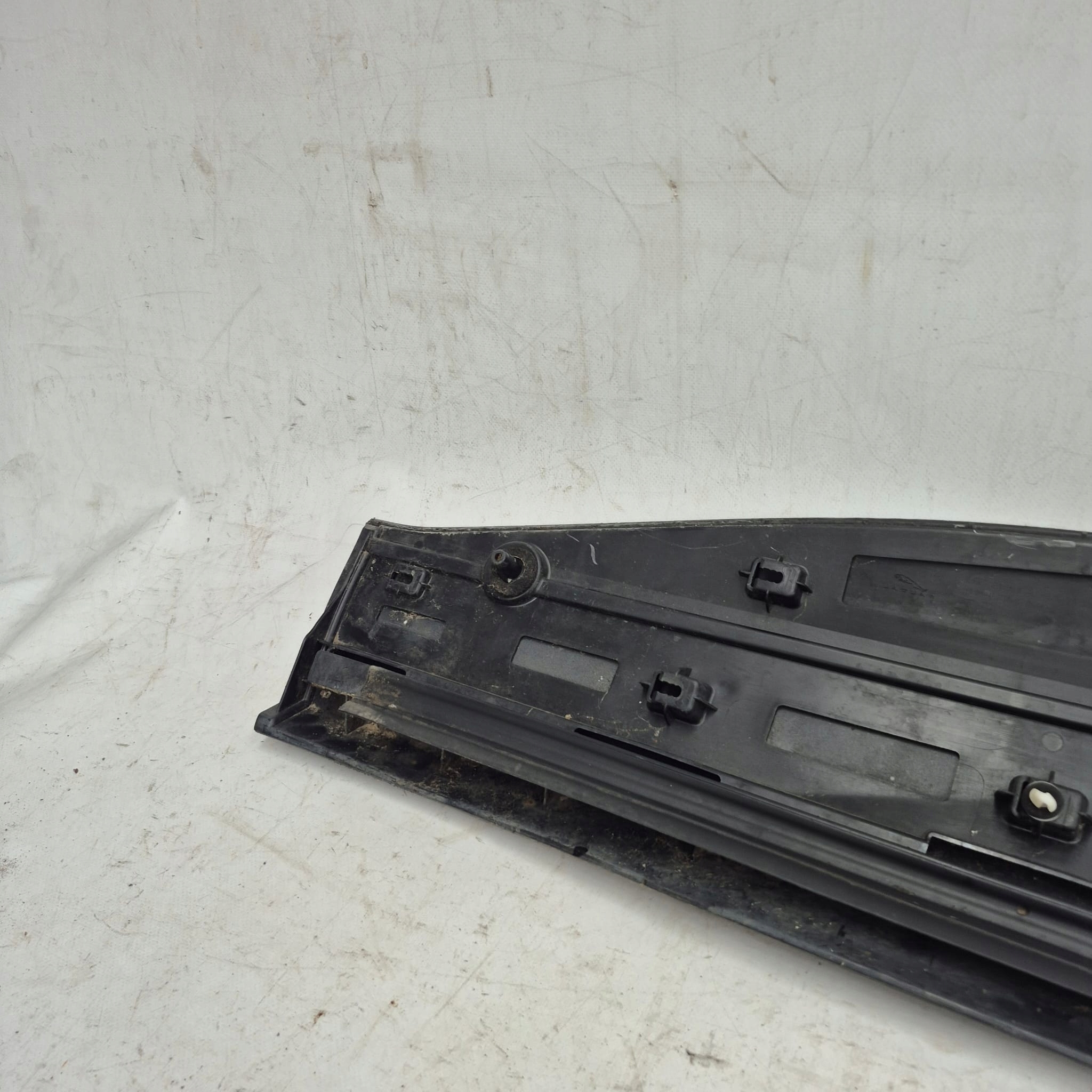 JAGUAR and-PACE X590 18- moulding door right front front J9D3-21064-A