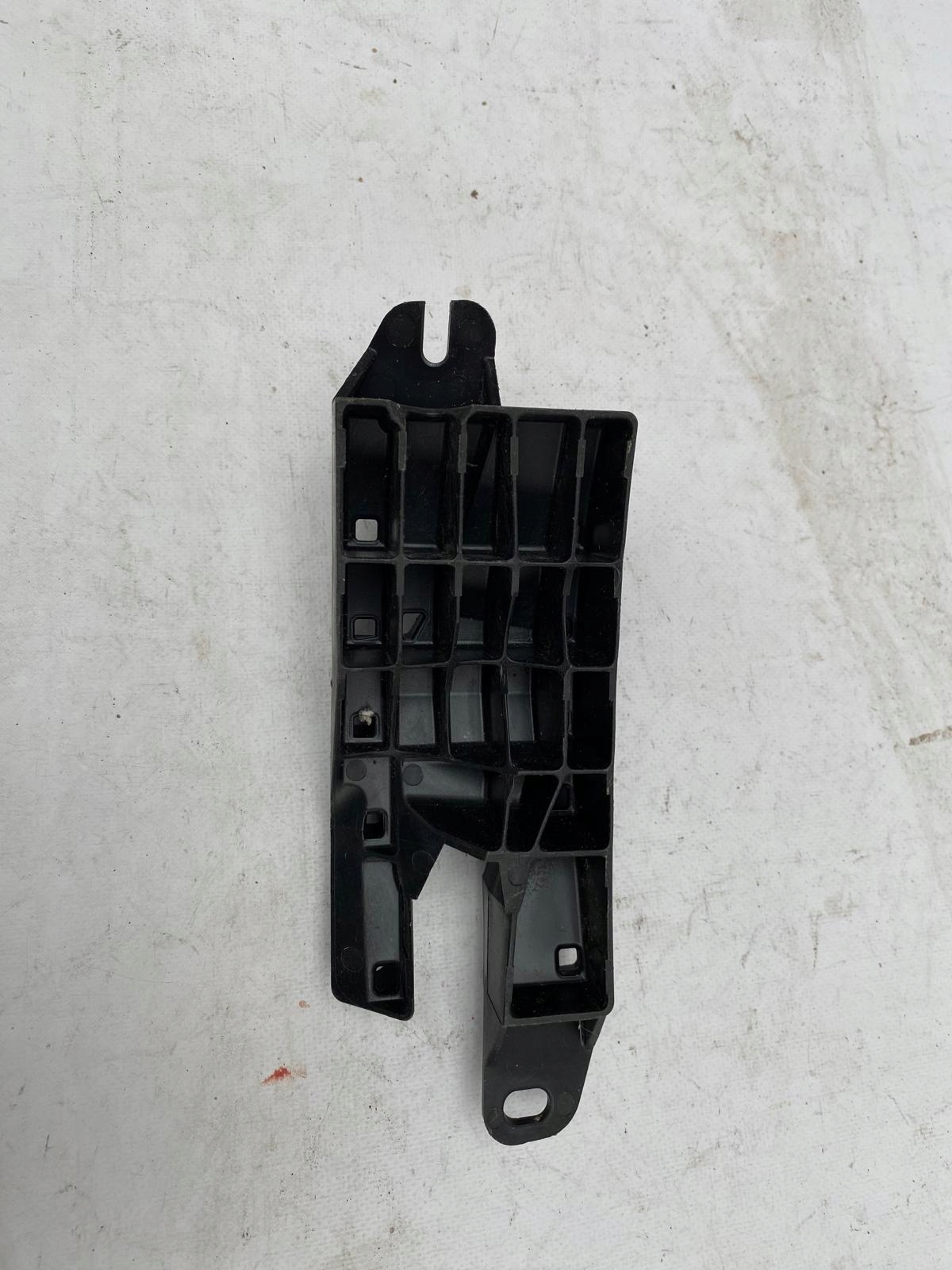 MERCEDES B-KLASA W246 holder supports left front