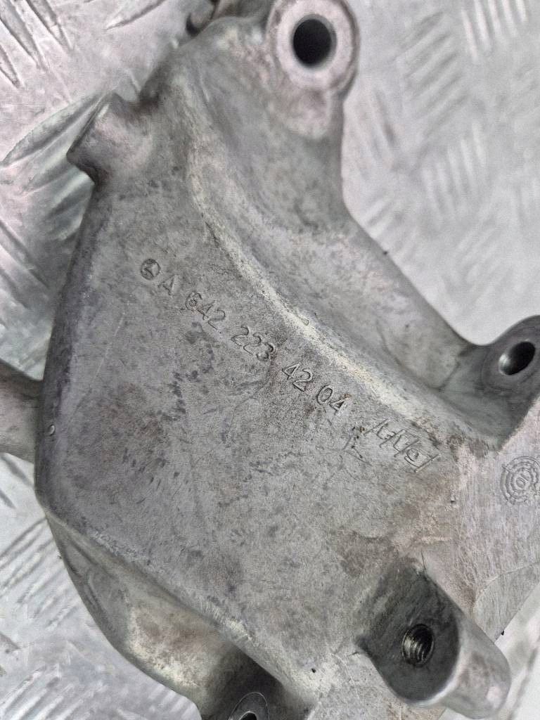 engine mount Mercedes ML350 W166 A6422234204 OM642.826
