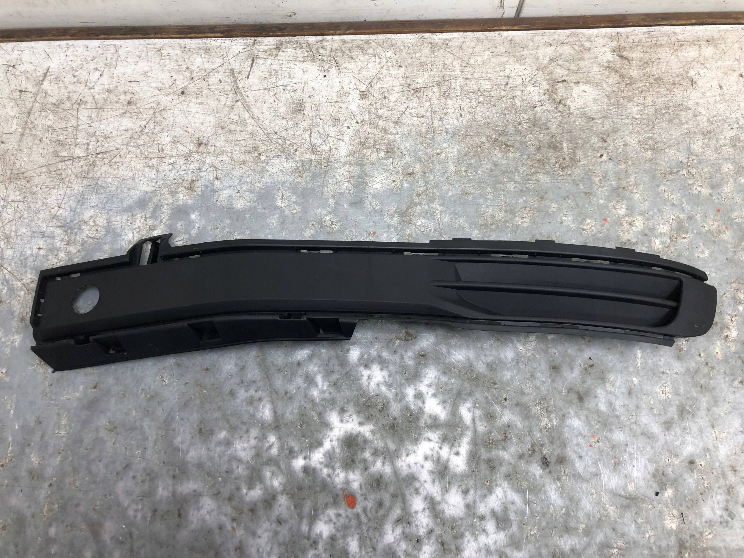 mřížka nárazníku levý předek VW T6 7E0807489C
