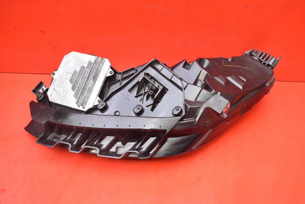 REFLEKTOR right light front FULL LED EU 1077376-30-B TESLA MODEL 3 17-21