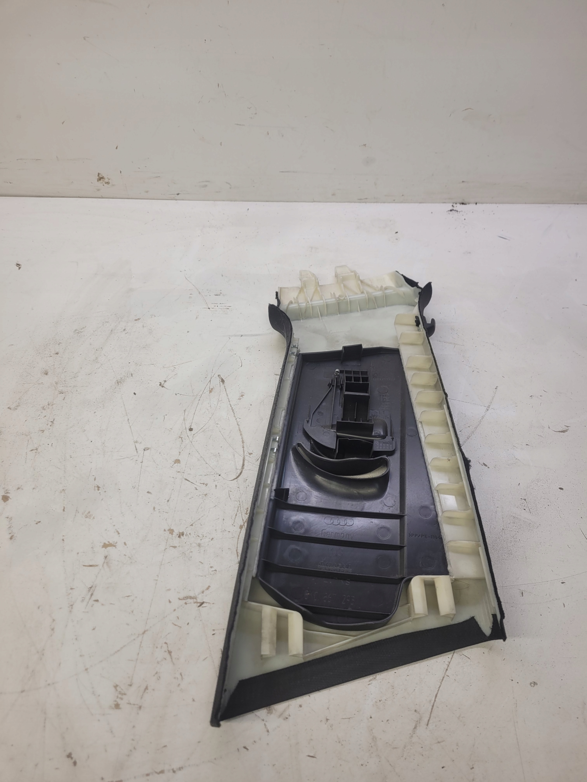 cover SLUPKA B left AUDI A4 B8 8K0867281A V48