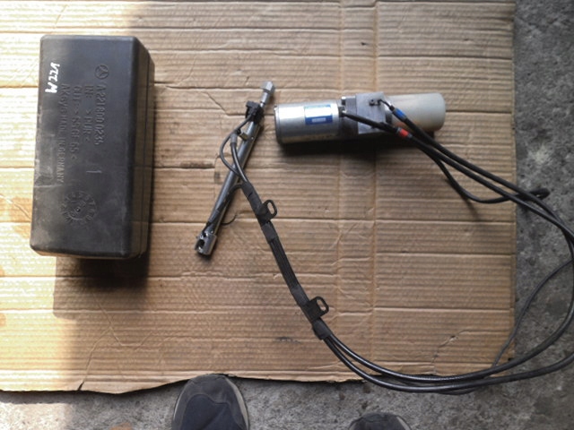 Циліндр клапанного насоса A2218001548 MERCEDES S W221