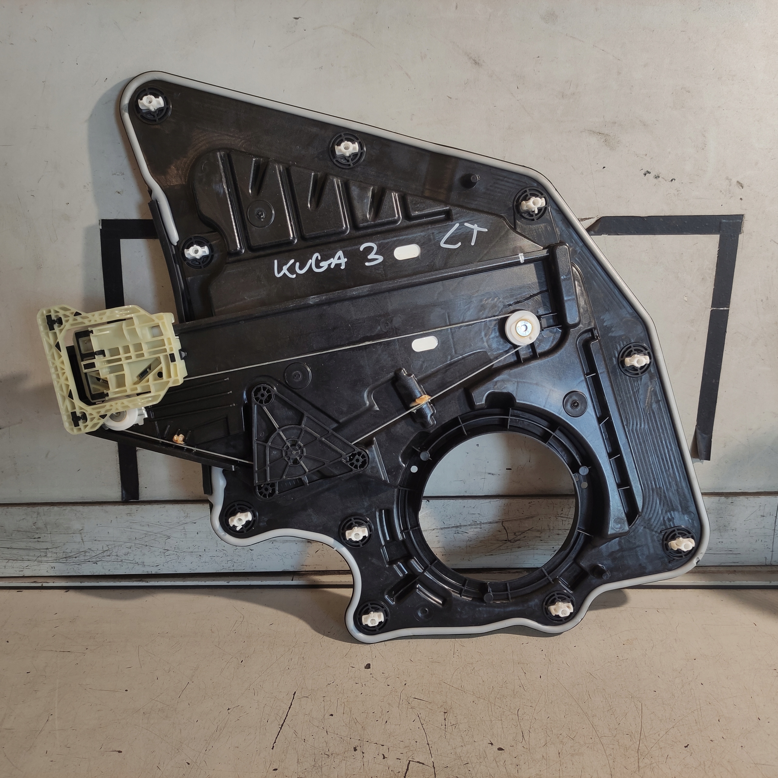 FORD KUGA MK3 PODNOŚNIK LEWY TYLNY TYŁ 2020-