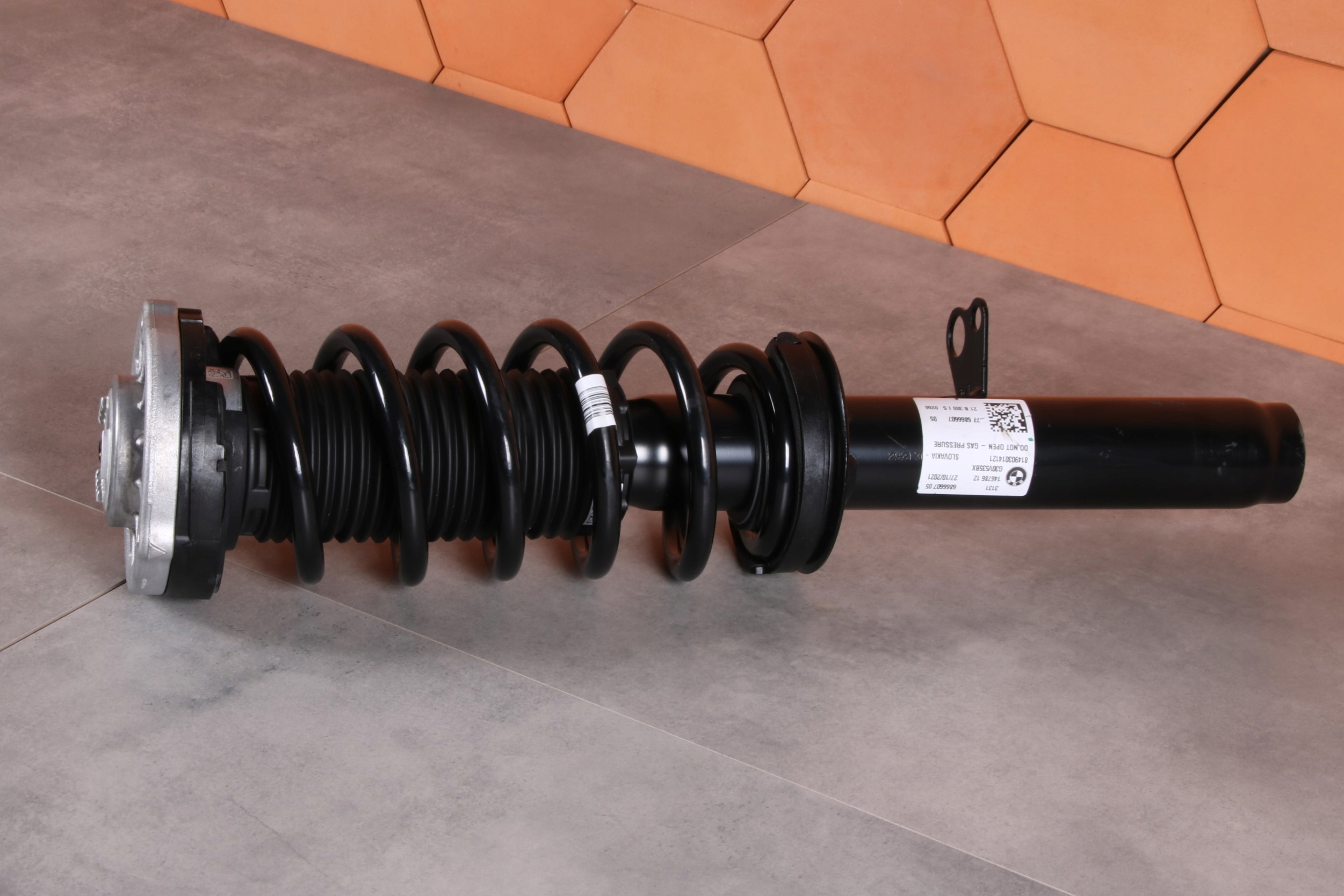 BMW 5 G30 G30 LCI shock absorber left front front XDRIVE 6866607 25 km !!!