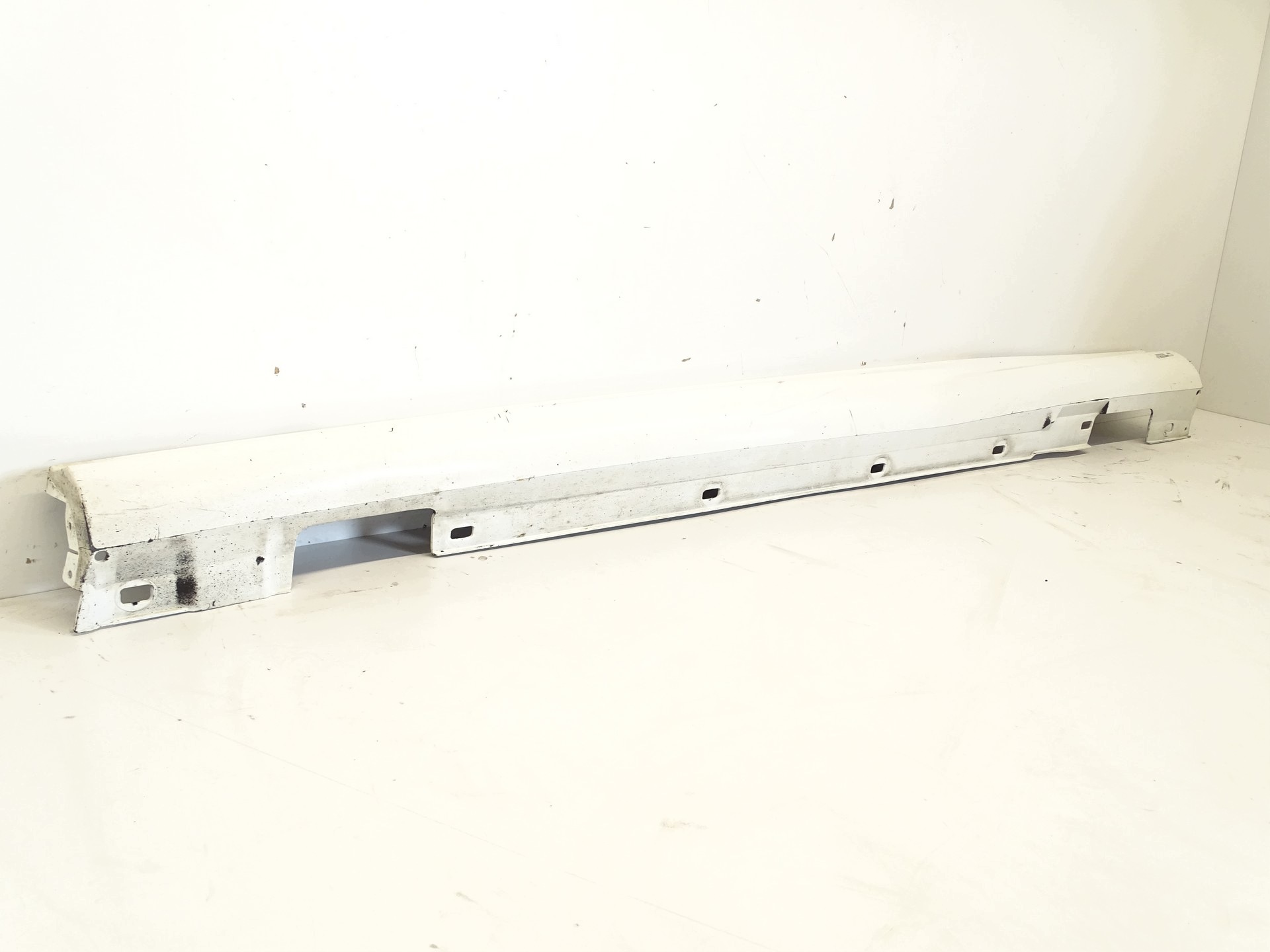 moulding threshold cap left MERCEDES C W204 COUPE AMG A2046902540